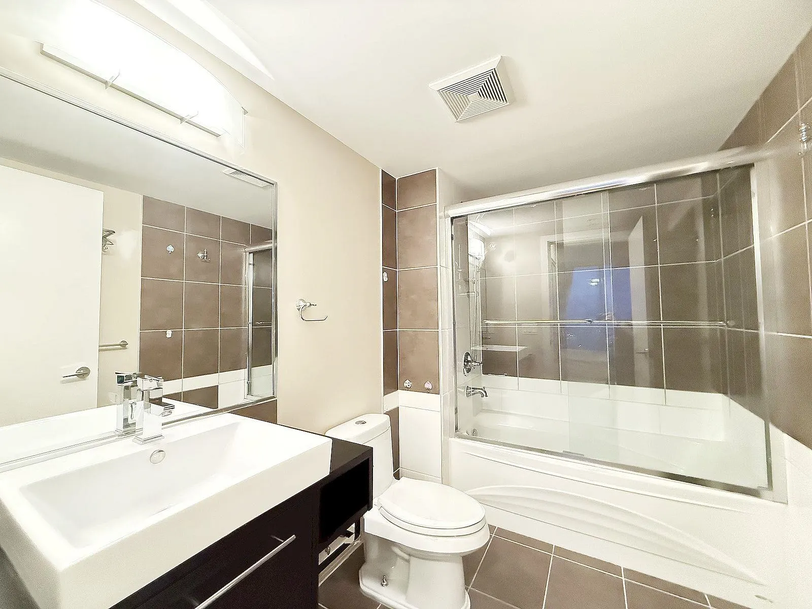 3103 188 Keefer Place