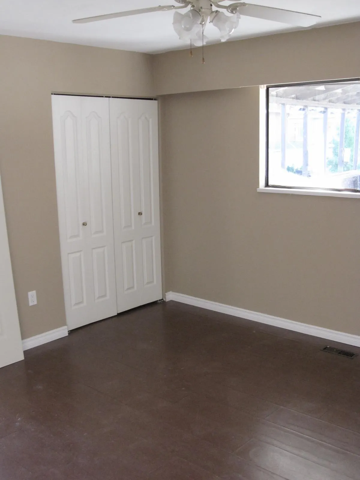 UPPER 2165 Prairie Avenue
