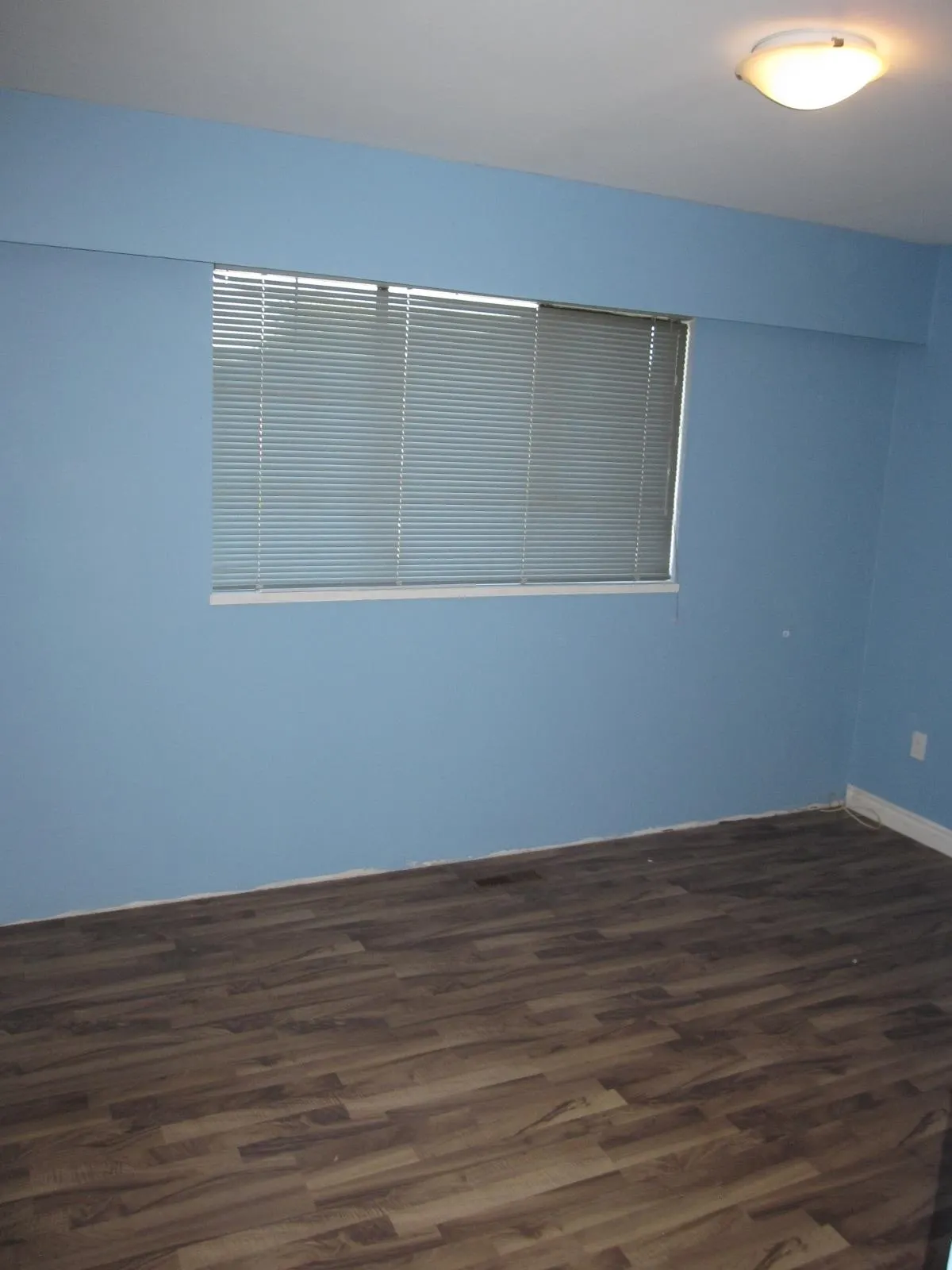 UPPER 2165 Prairie Avenue