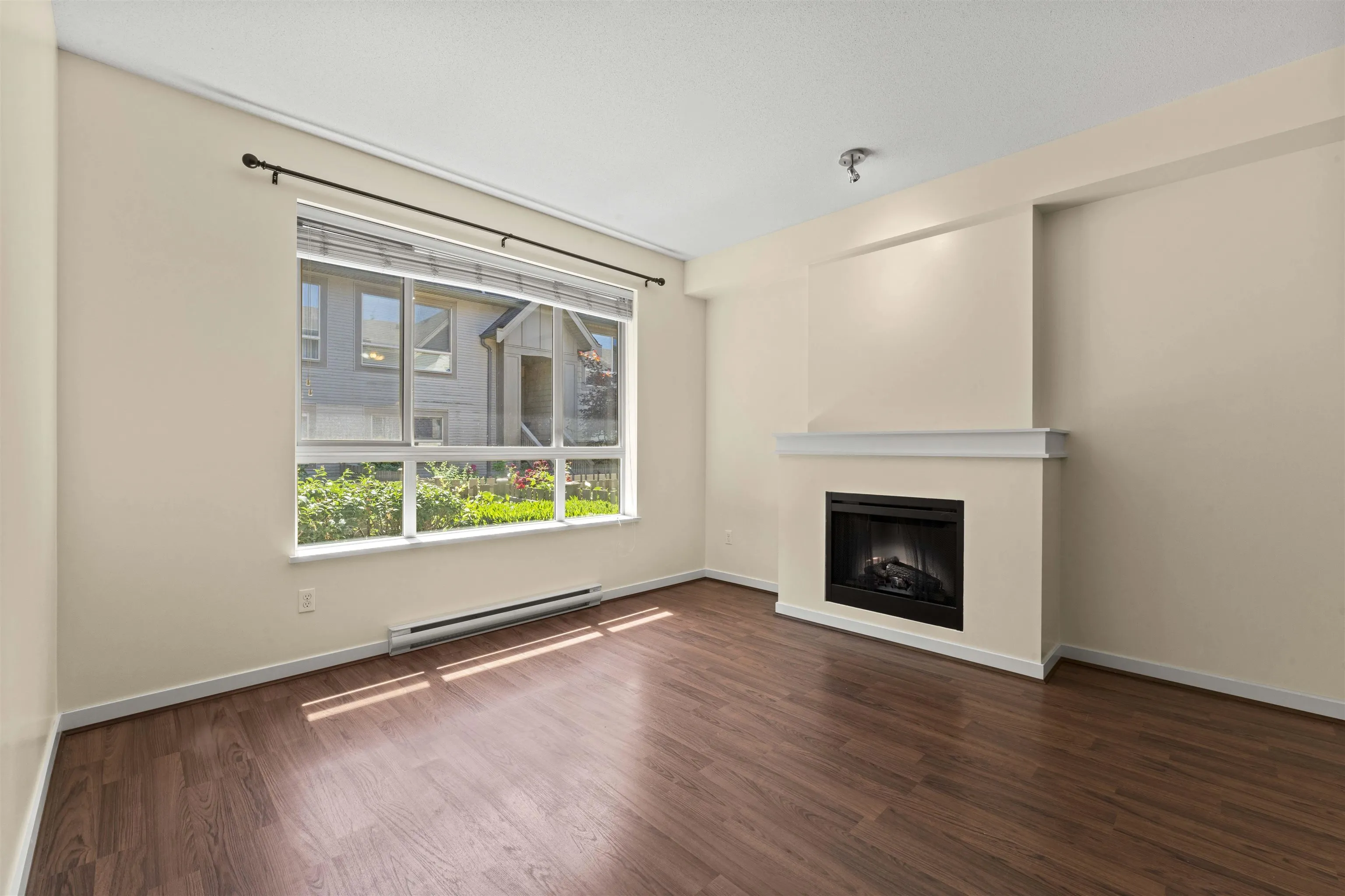 74 2738 158 Street