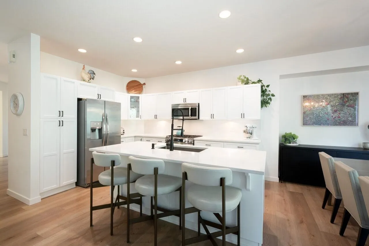 28 Alder Drive