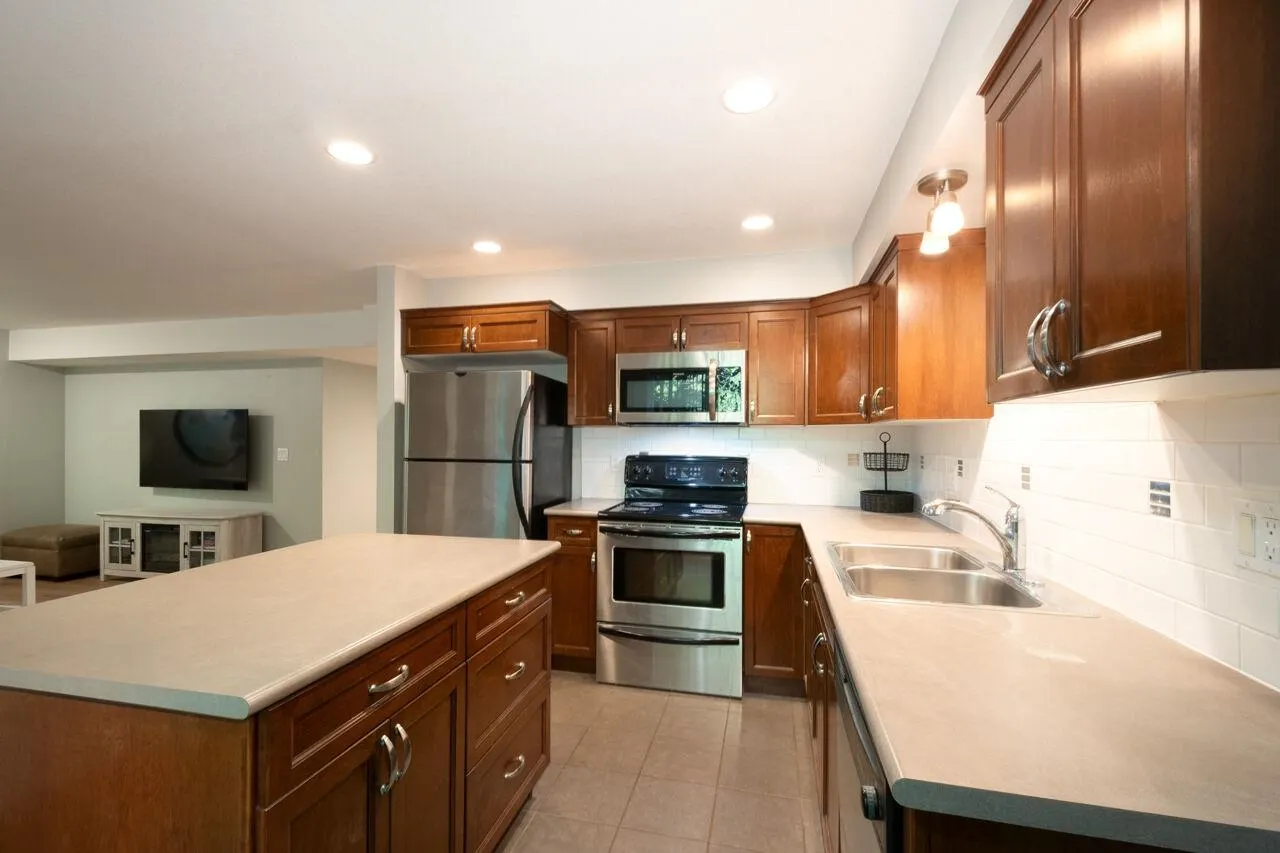 28 Alder Drive