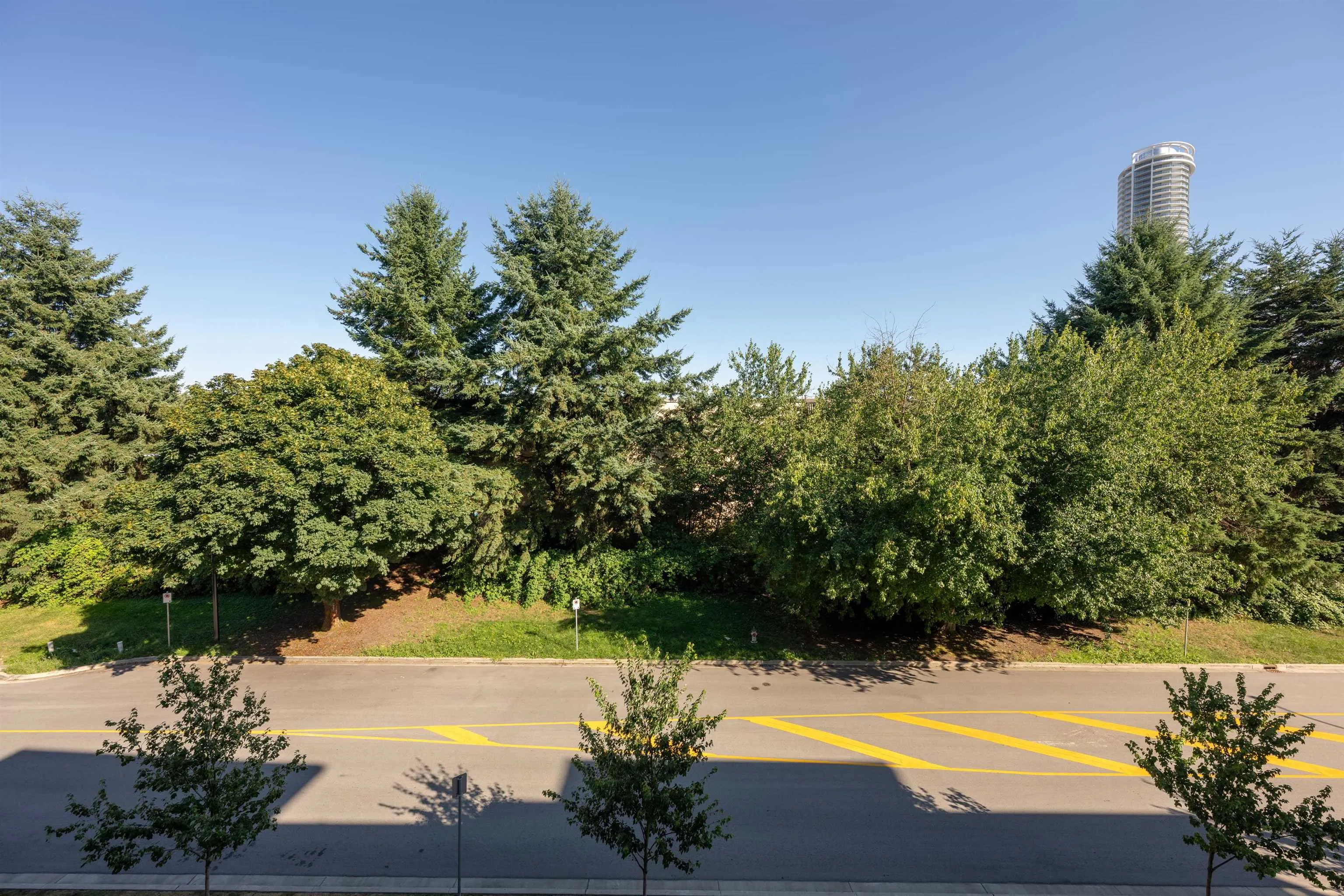 412 7588 16th Street