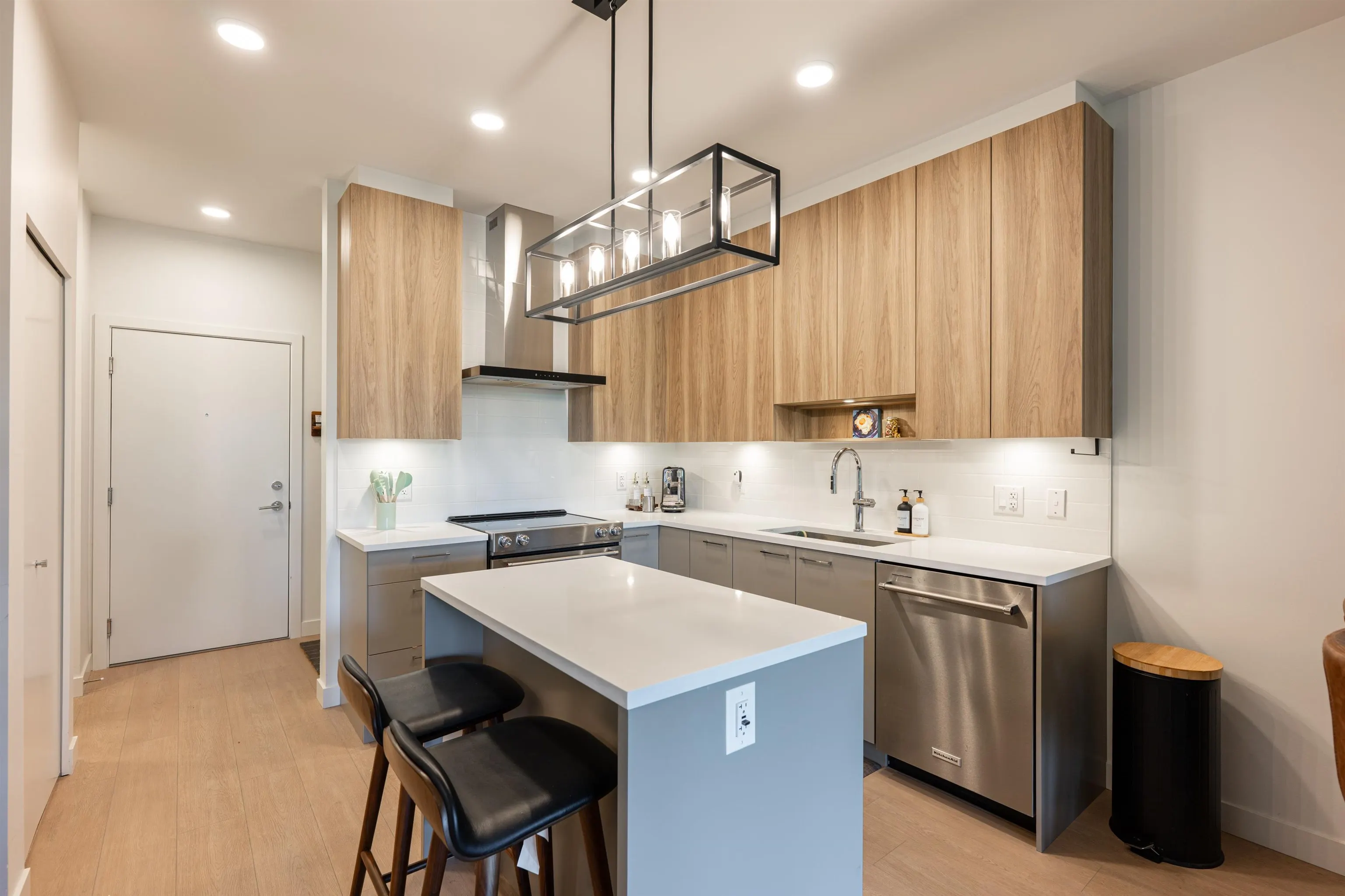 412 7588 16th Street