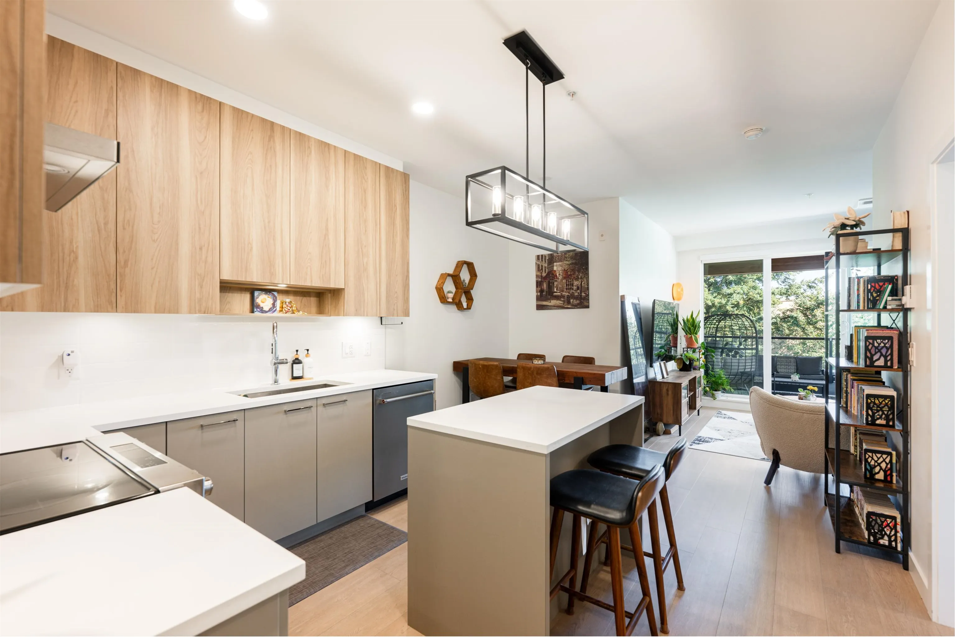 412 7588 16th Street