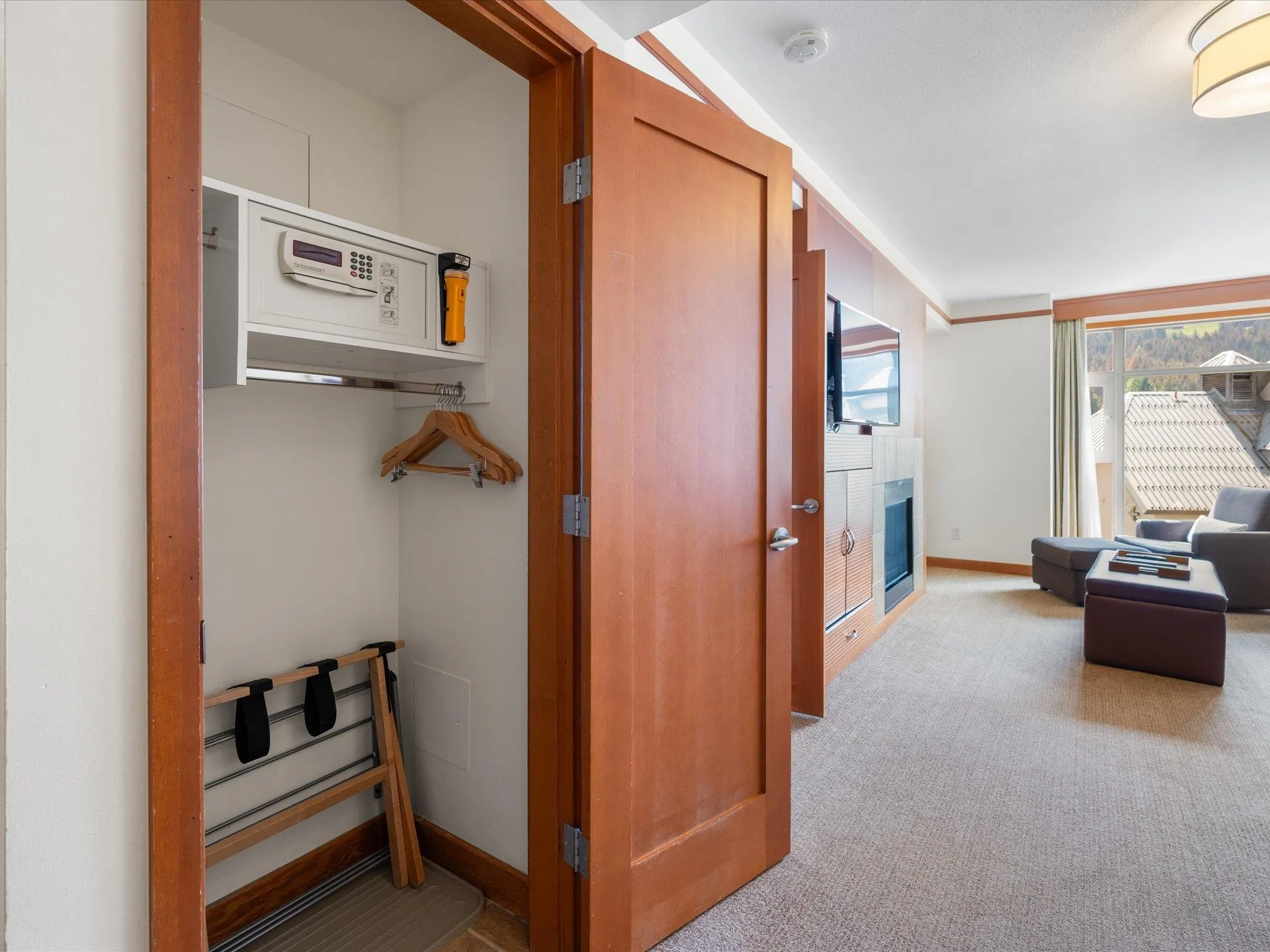 6603 4299 Blackcomb Way