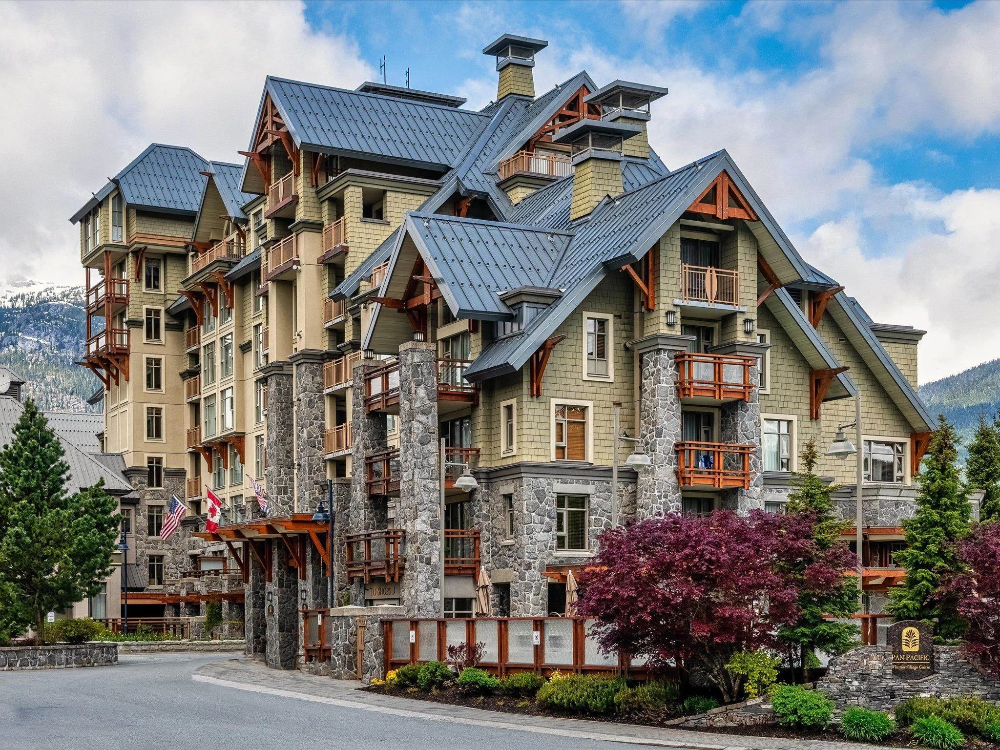 6603 4299 Blackcomb Way