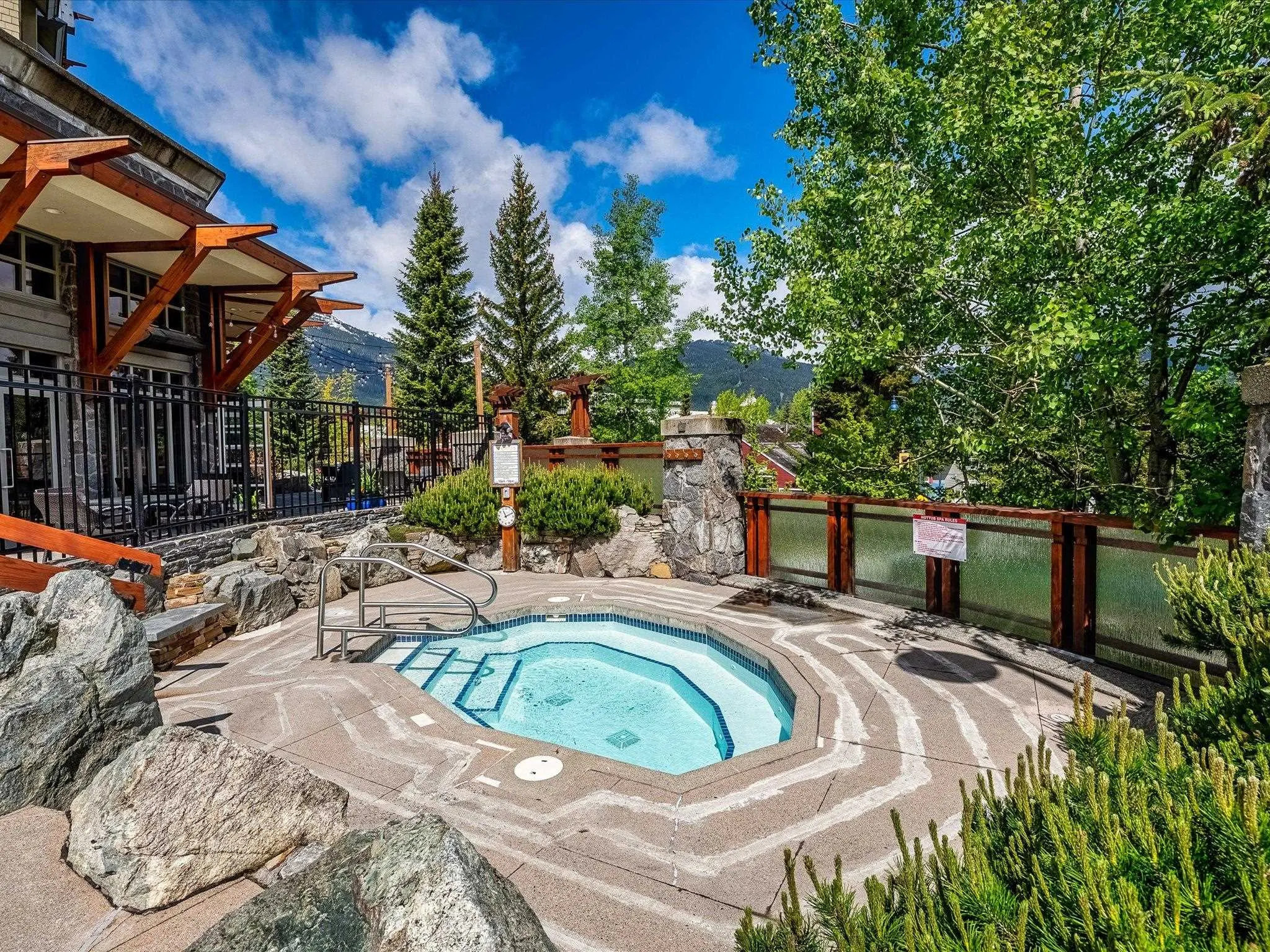 6603 4299 Blackcomb Way