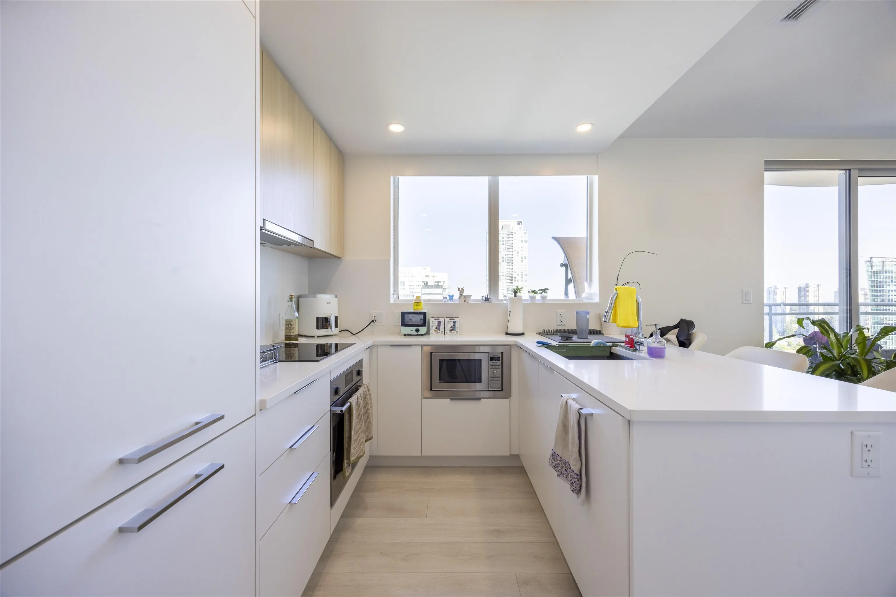 2605 13318 104 Avenue