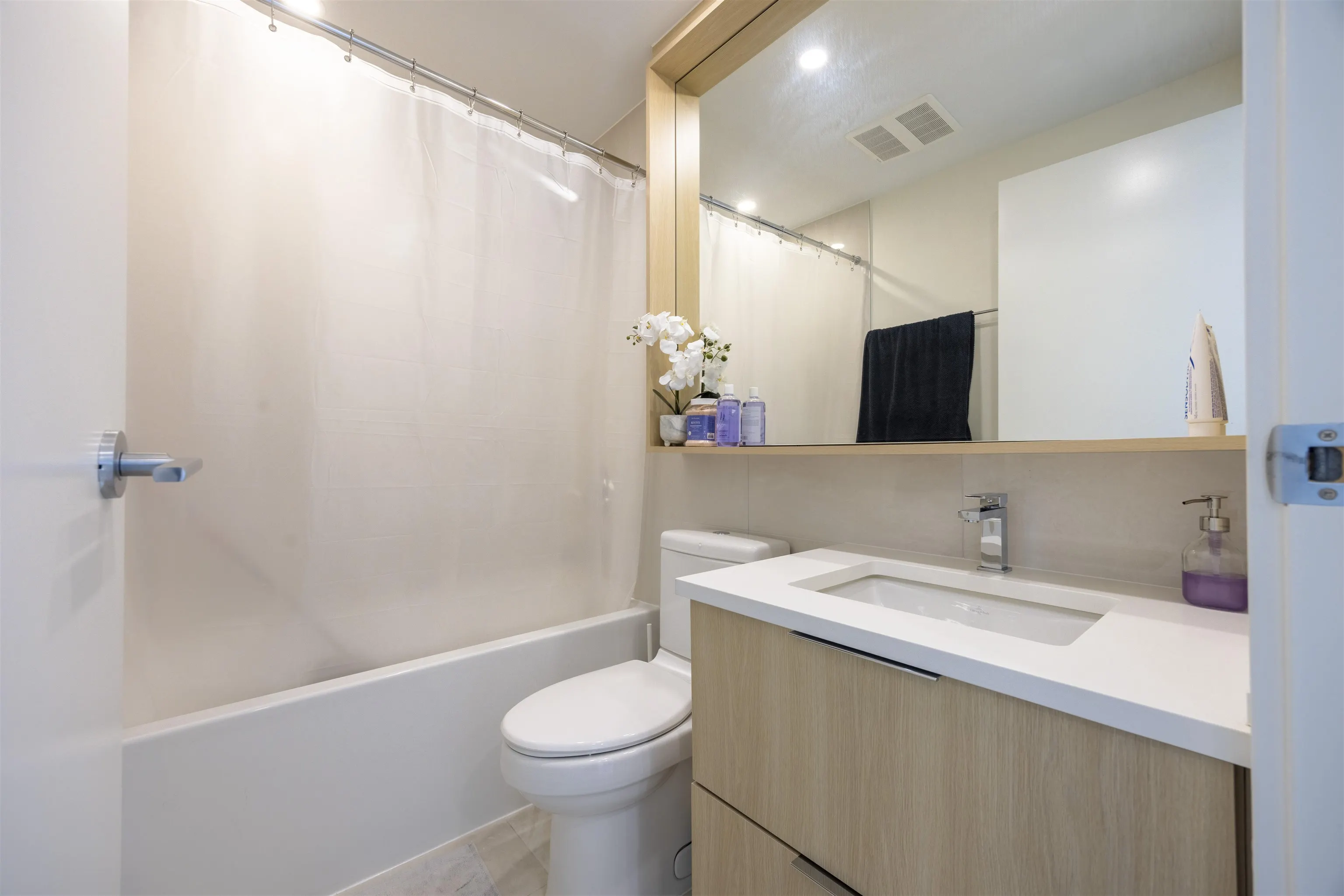 2605 13318 104 Avenue