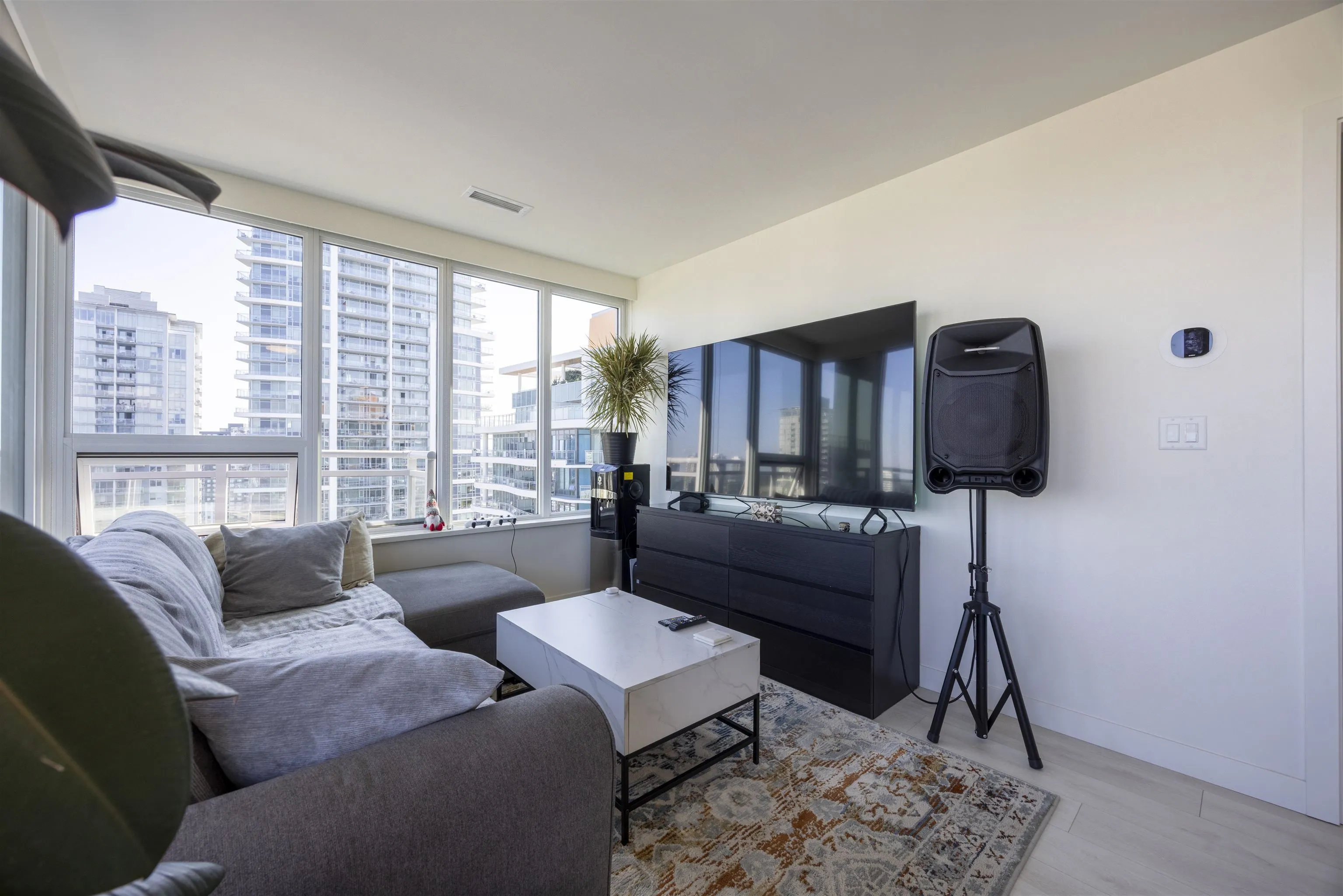 2605 13318 104 Avenue