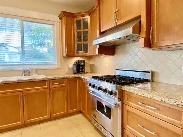 60XX Dunsmuir Crescent