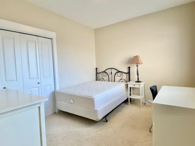 60XX Dunsmuir Crescent
