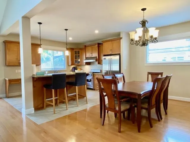 60XX Dunsmuir Crescent