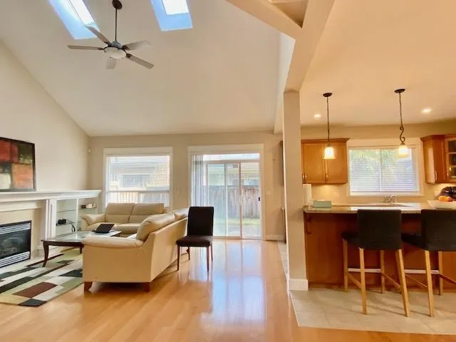 60XX Dunsmuir Crescent