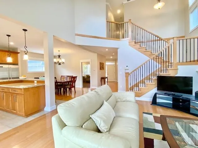 60XX Dunsmuir Crescent