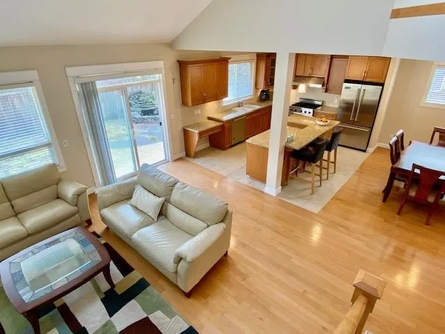 60XX Dunsmuir Crescent