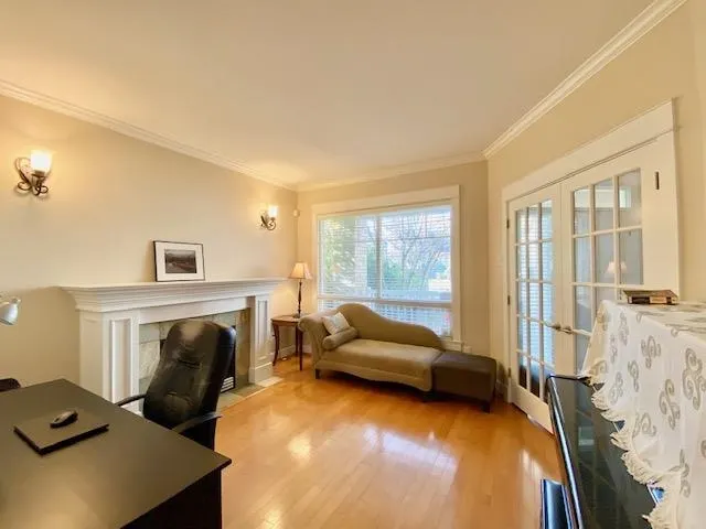 60XX Dunsmuir Crescent