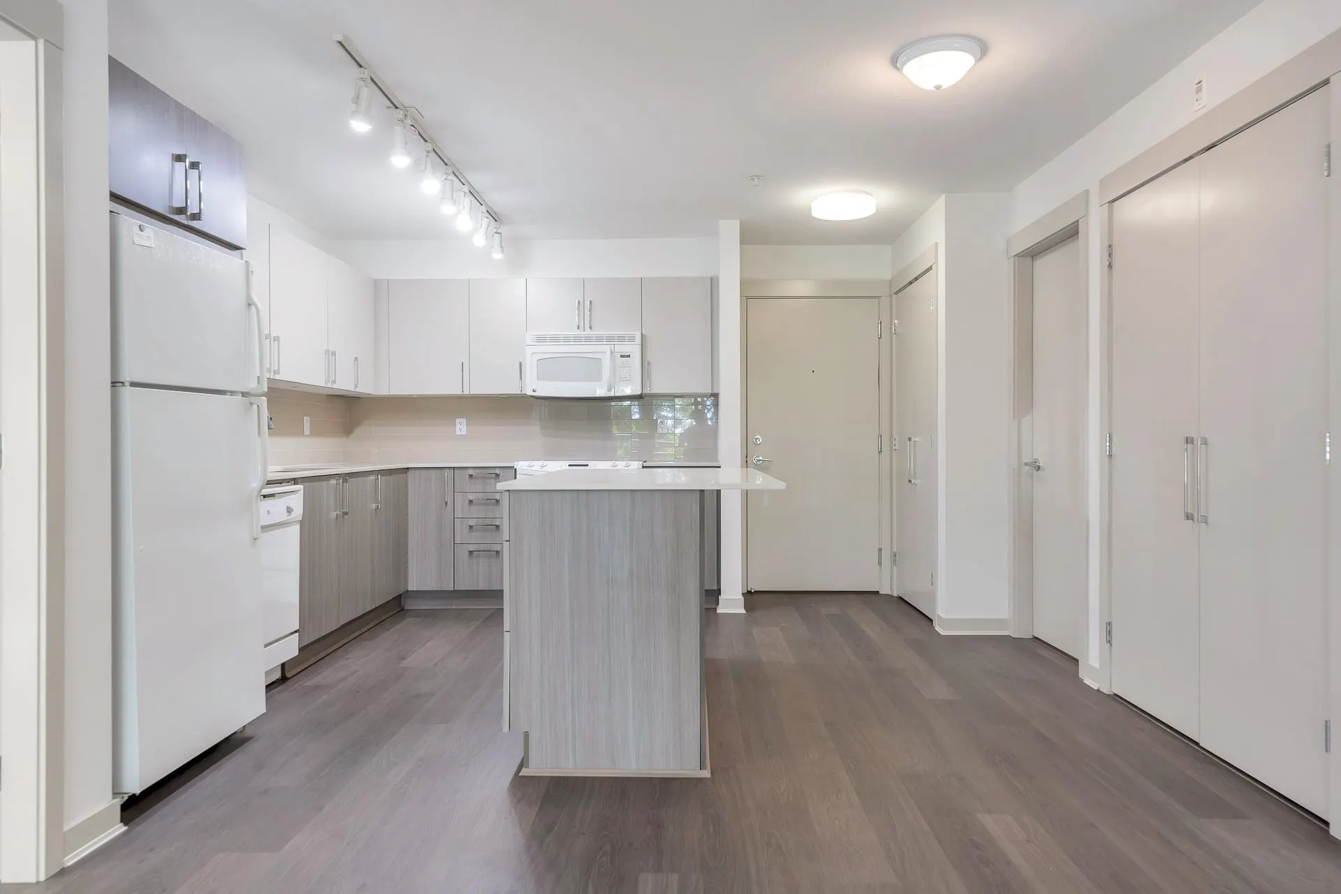 212 8695 160 Street