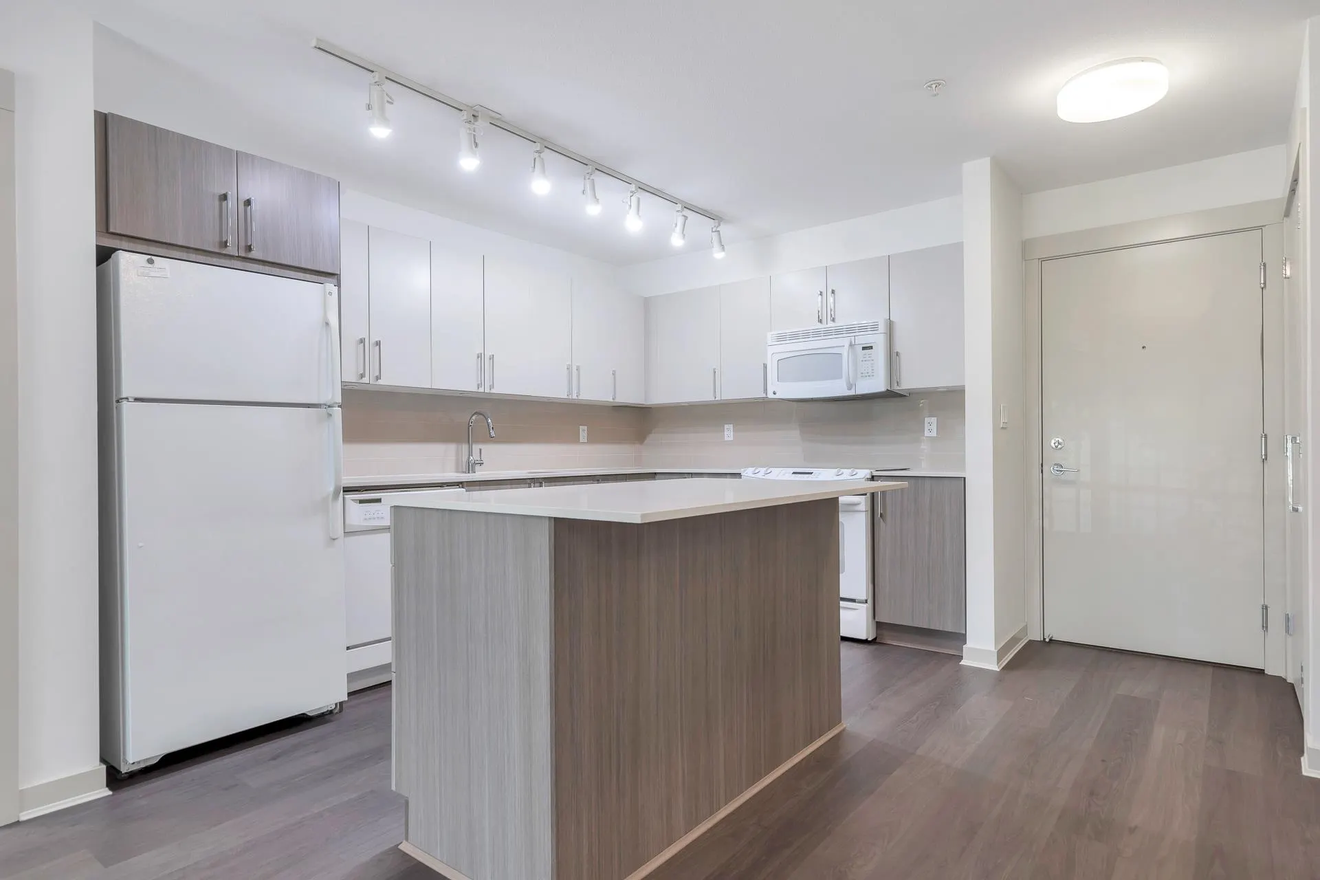 212 8695 160 Street