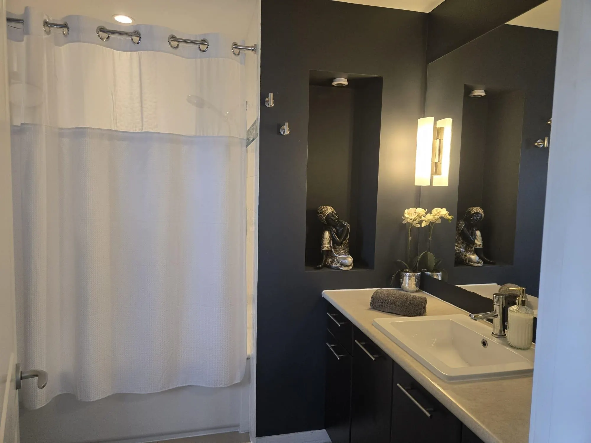96 2418 Avon Place