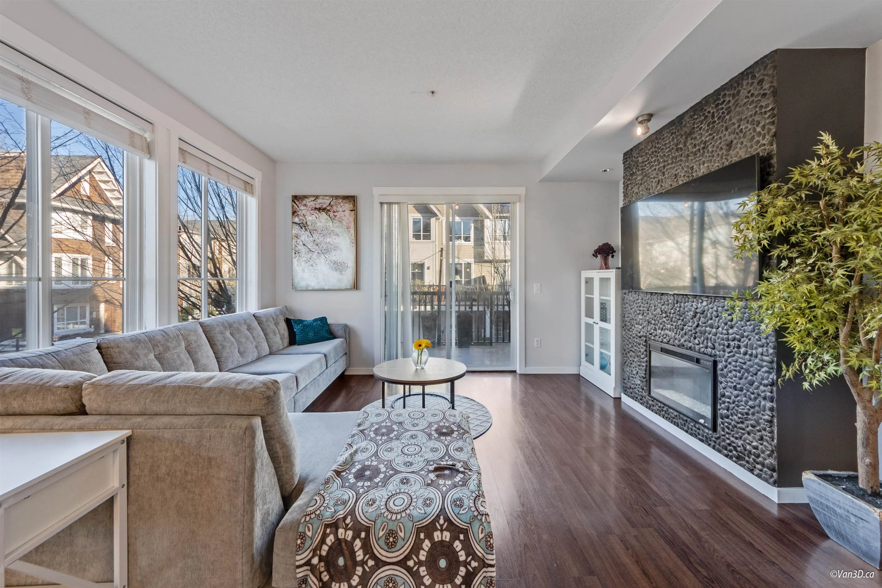 96 2418 Avon Place
