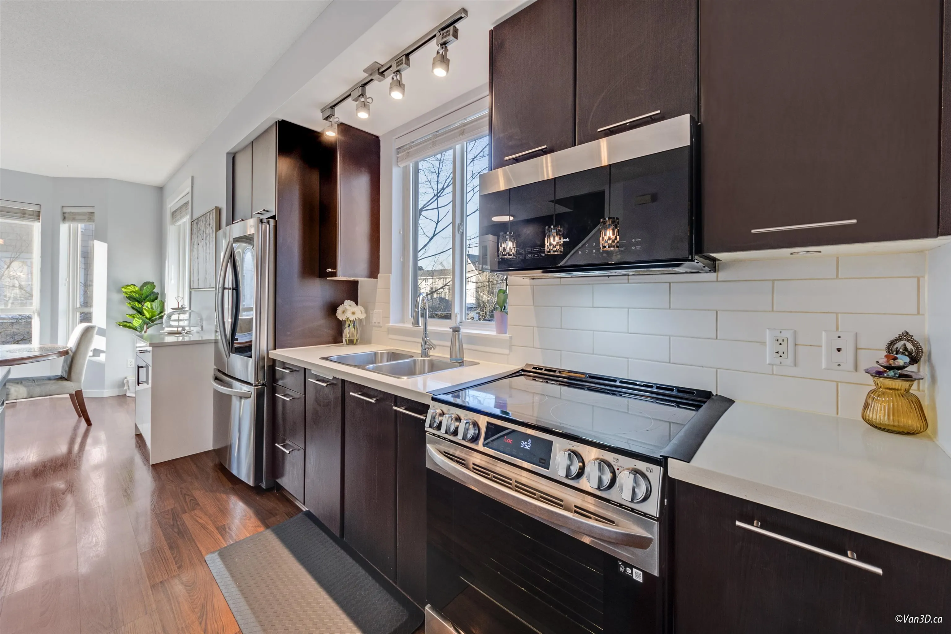 96 2418 Avon Place