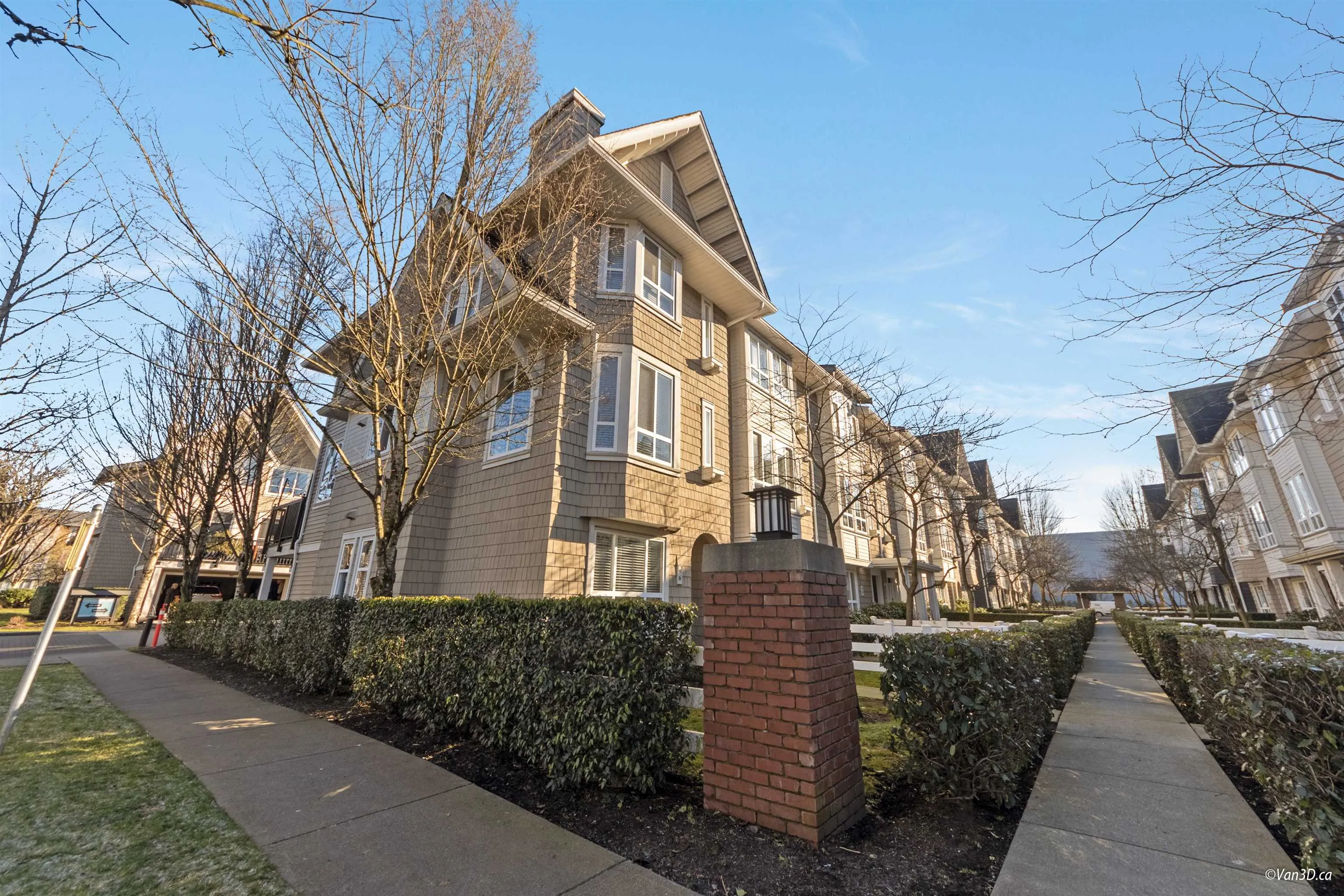 96 2418 Avon Place