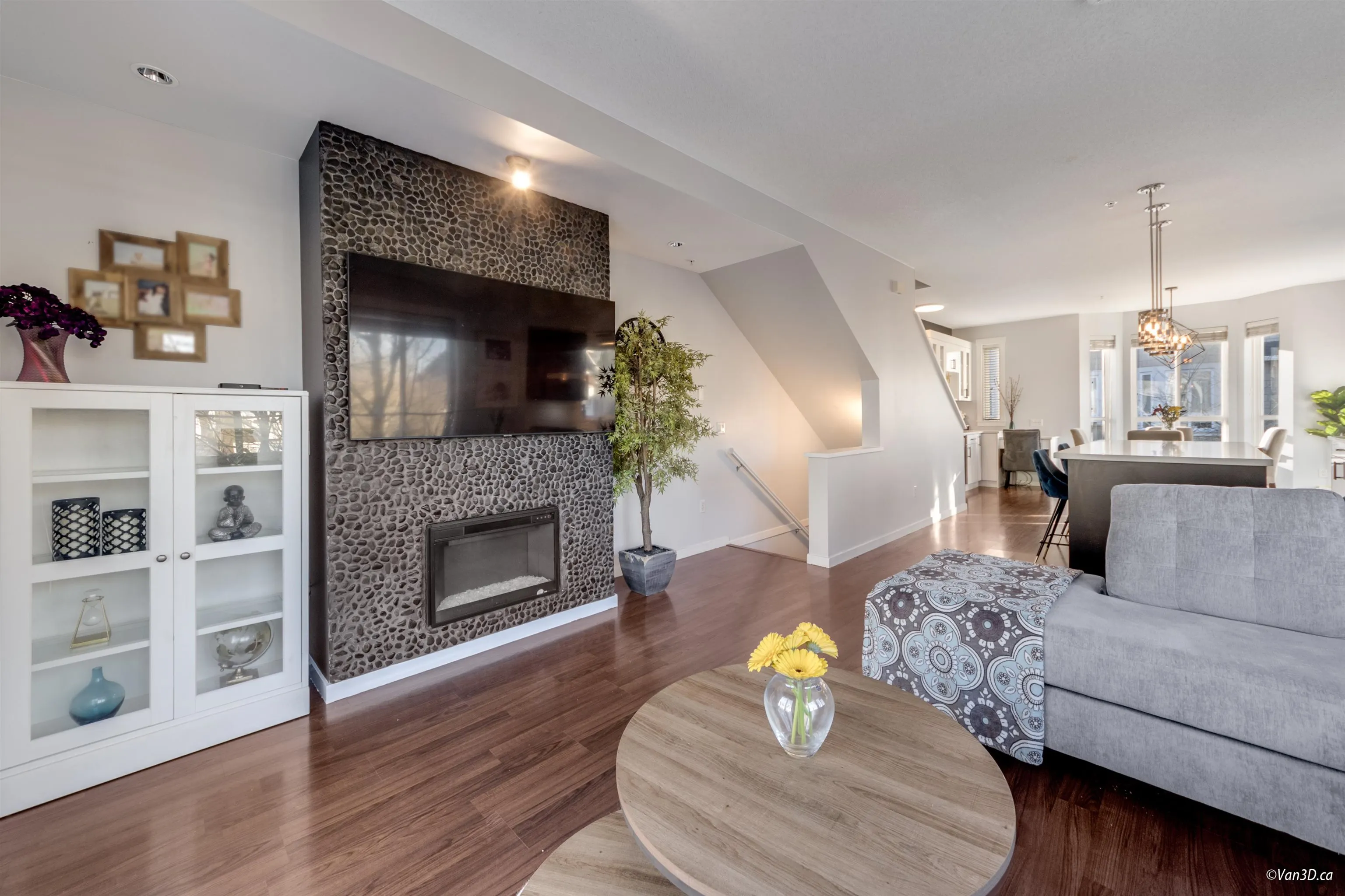 96 2418 Avon Place