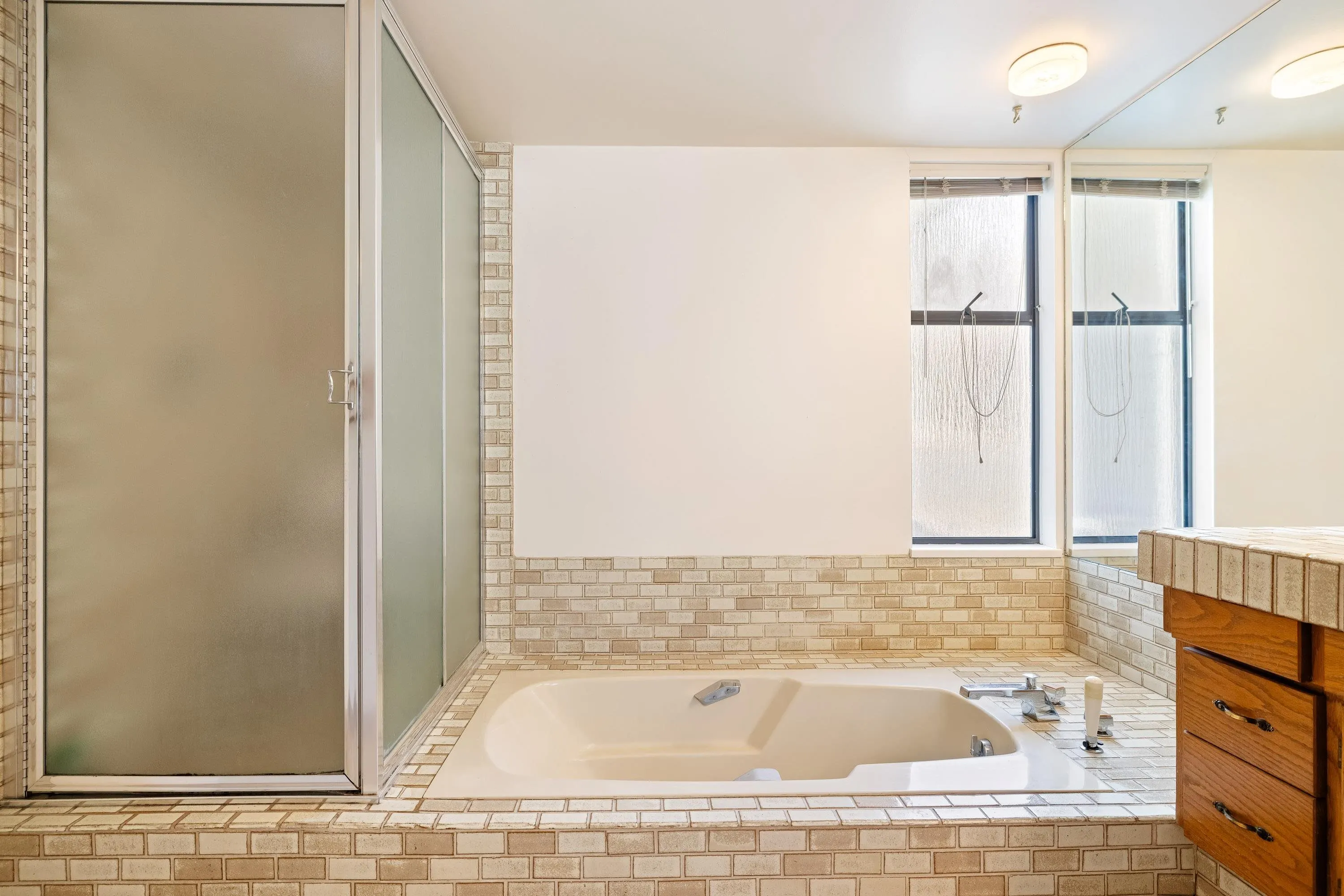 5757 Goldenrod Crescent