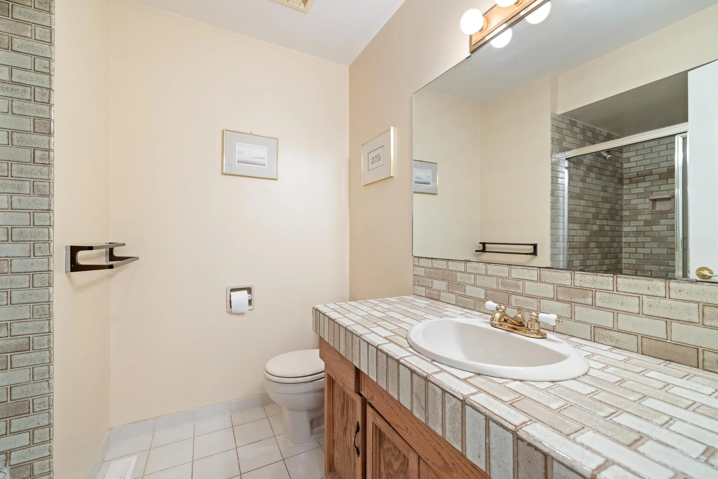5757 Goldenrod Crescent