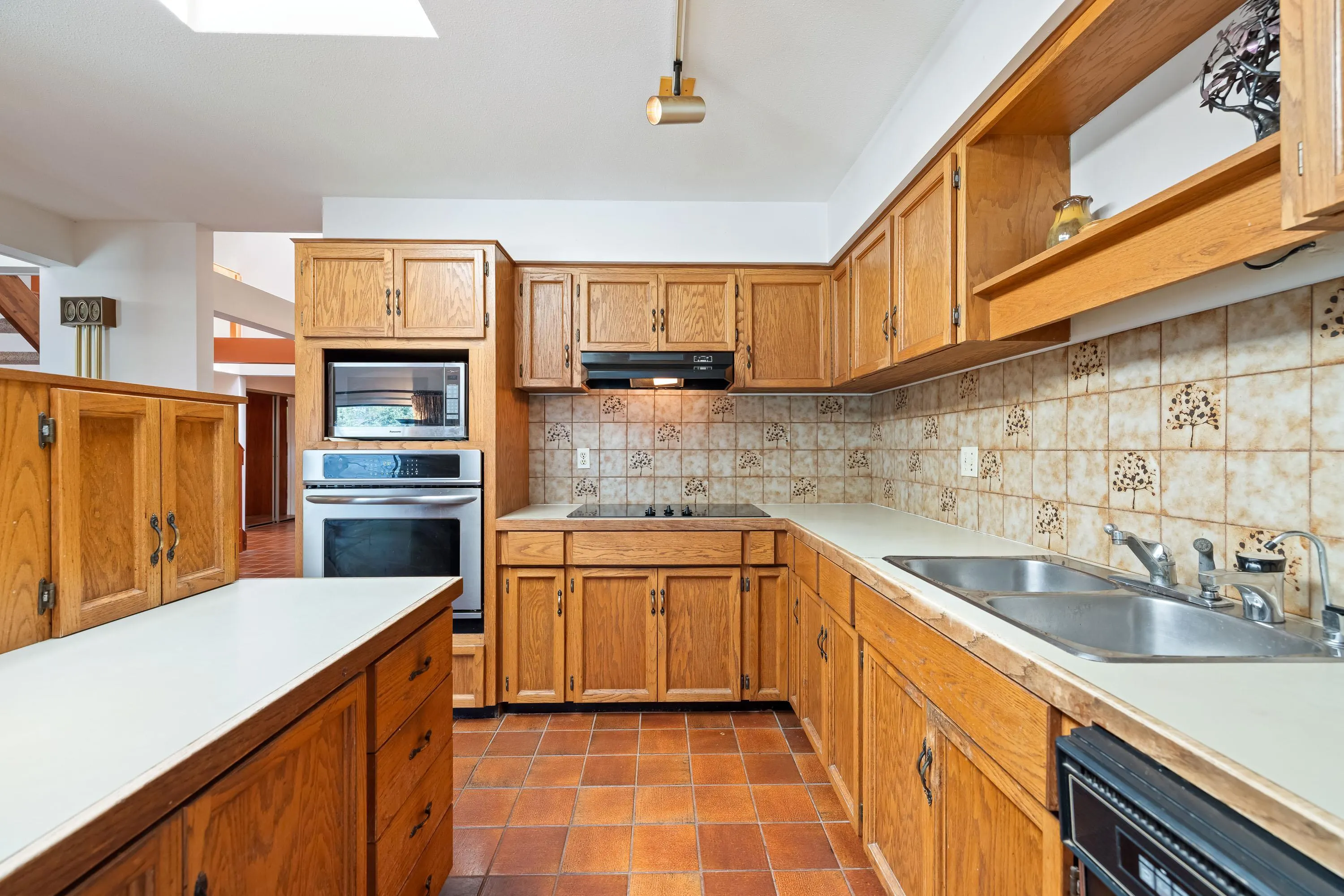 5757 Goldenrod Crescent