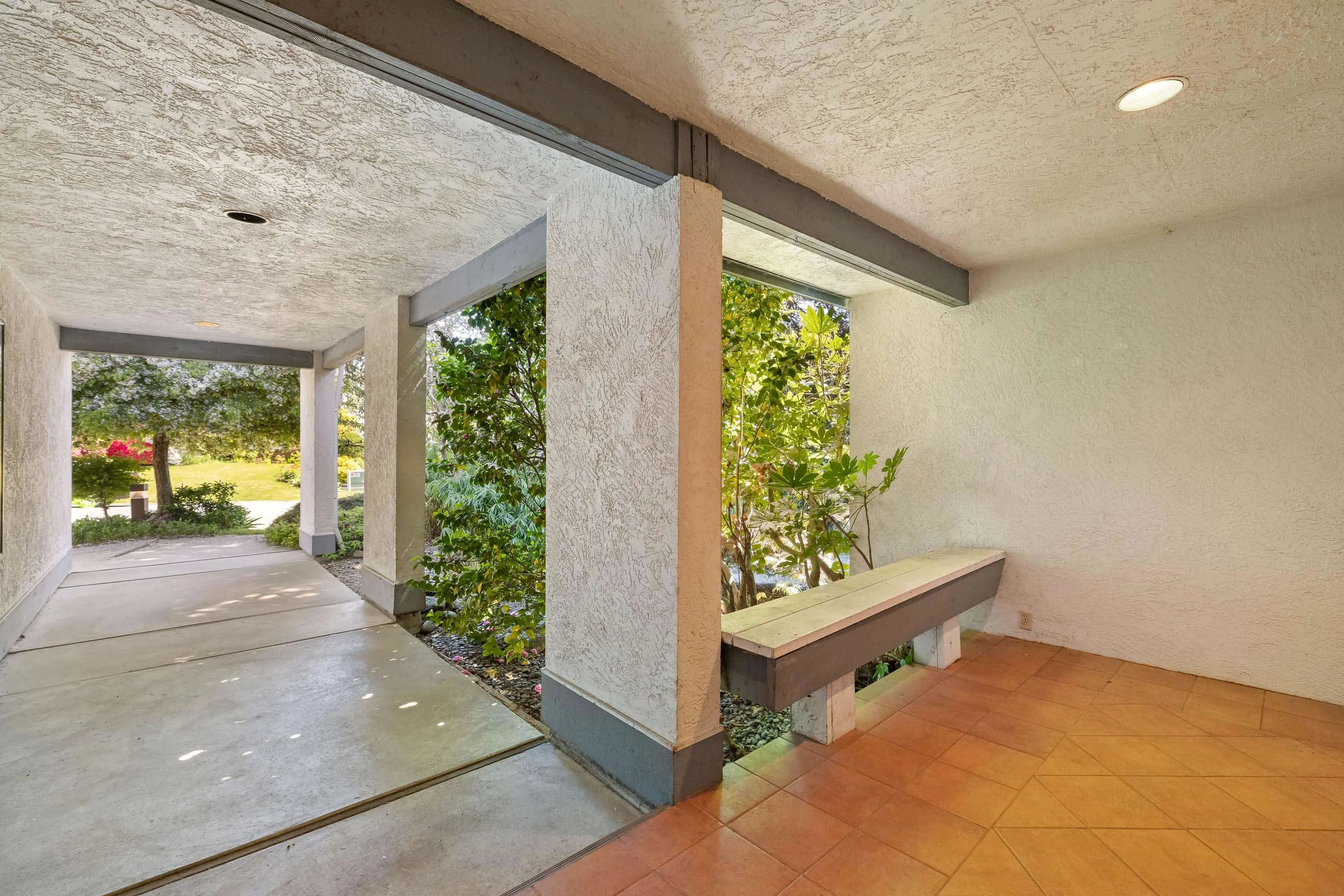 5757 Goldenrod Crescent