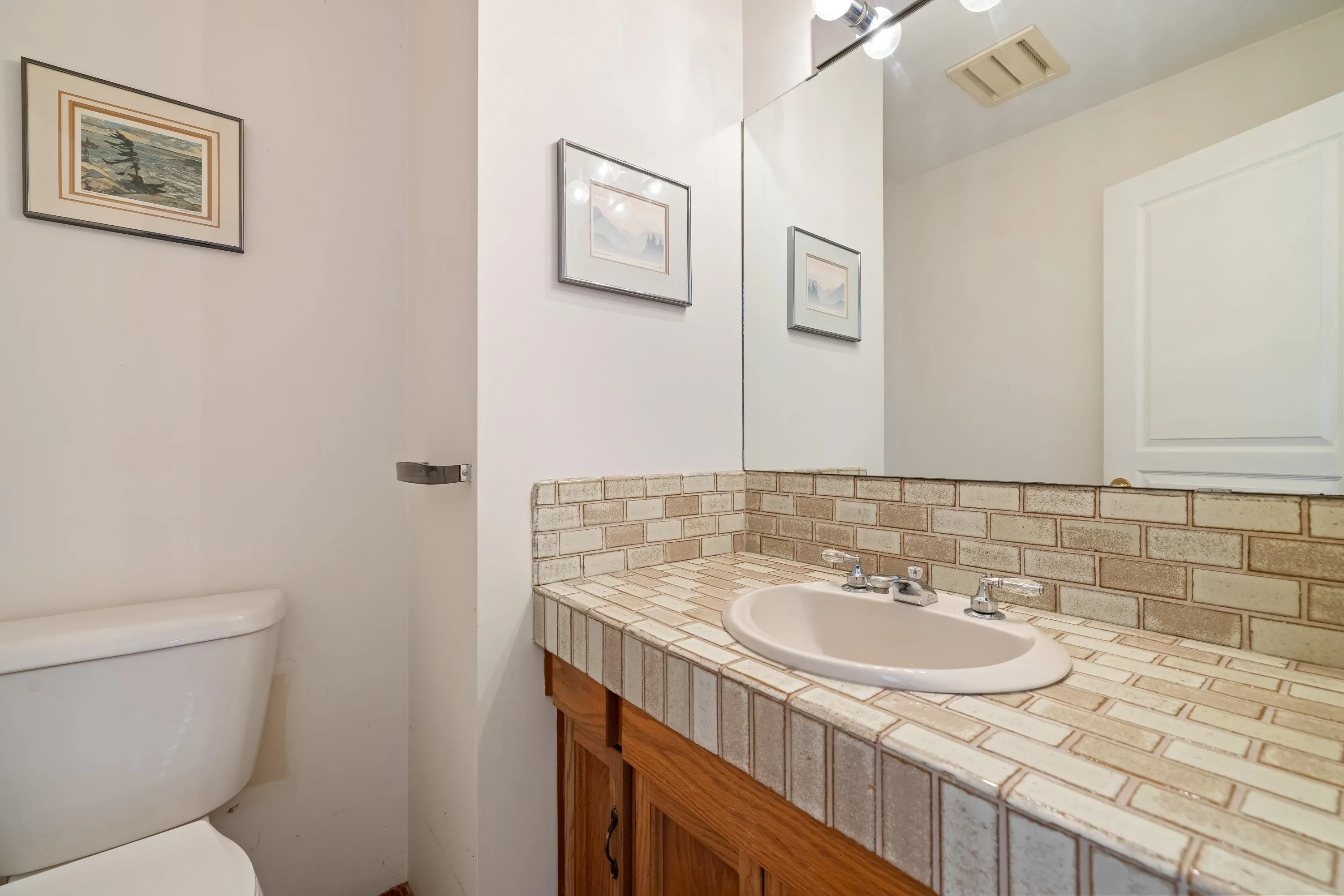 5757 Goldenrod Crescent