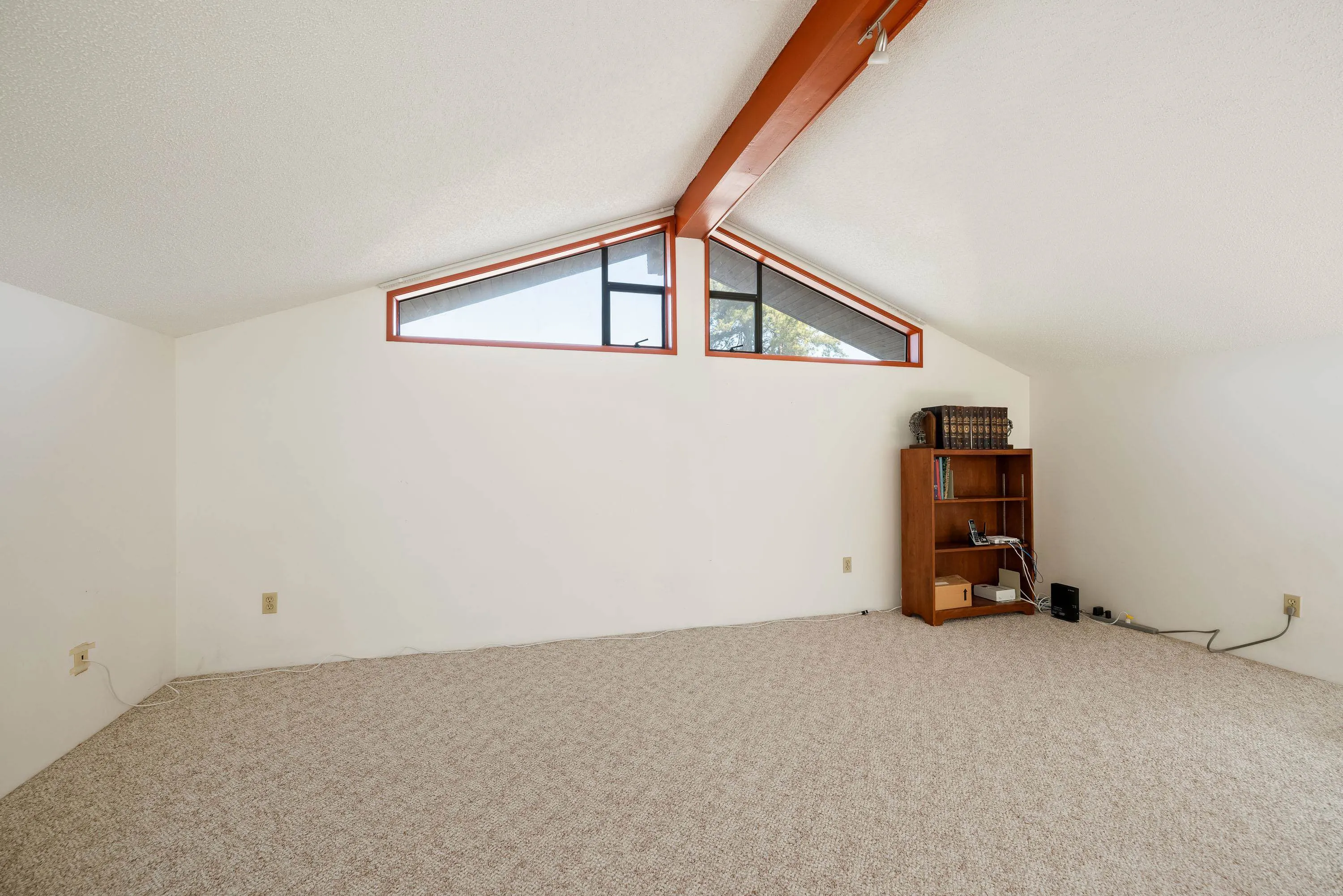 5757 Goldenrod Crescent
