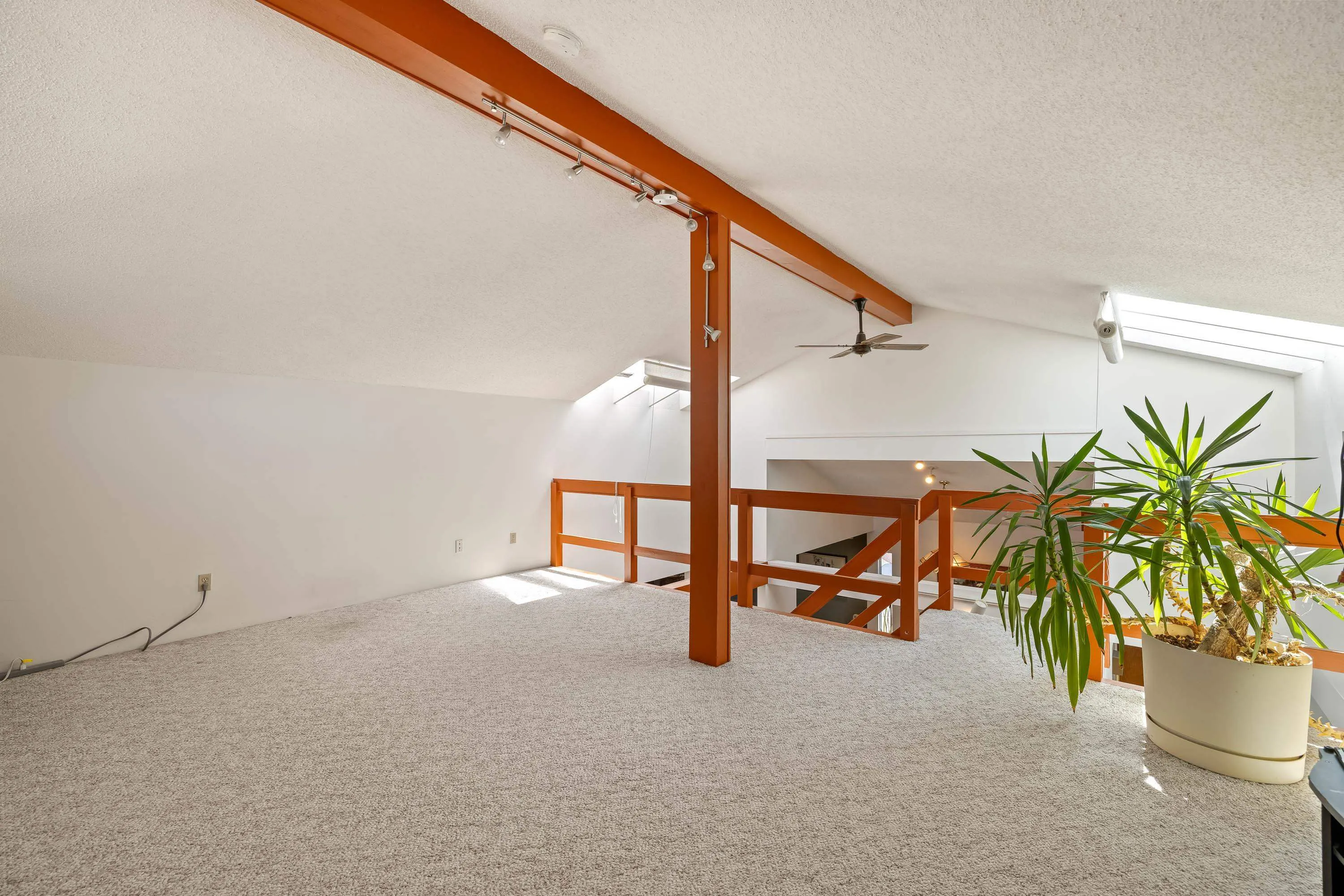 5757 Goldenrod Crescent