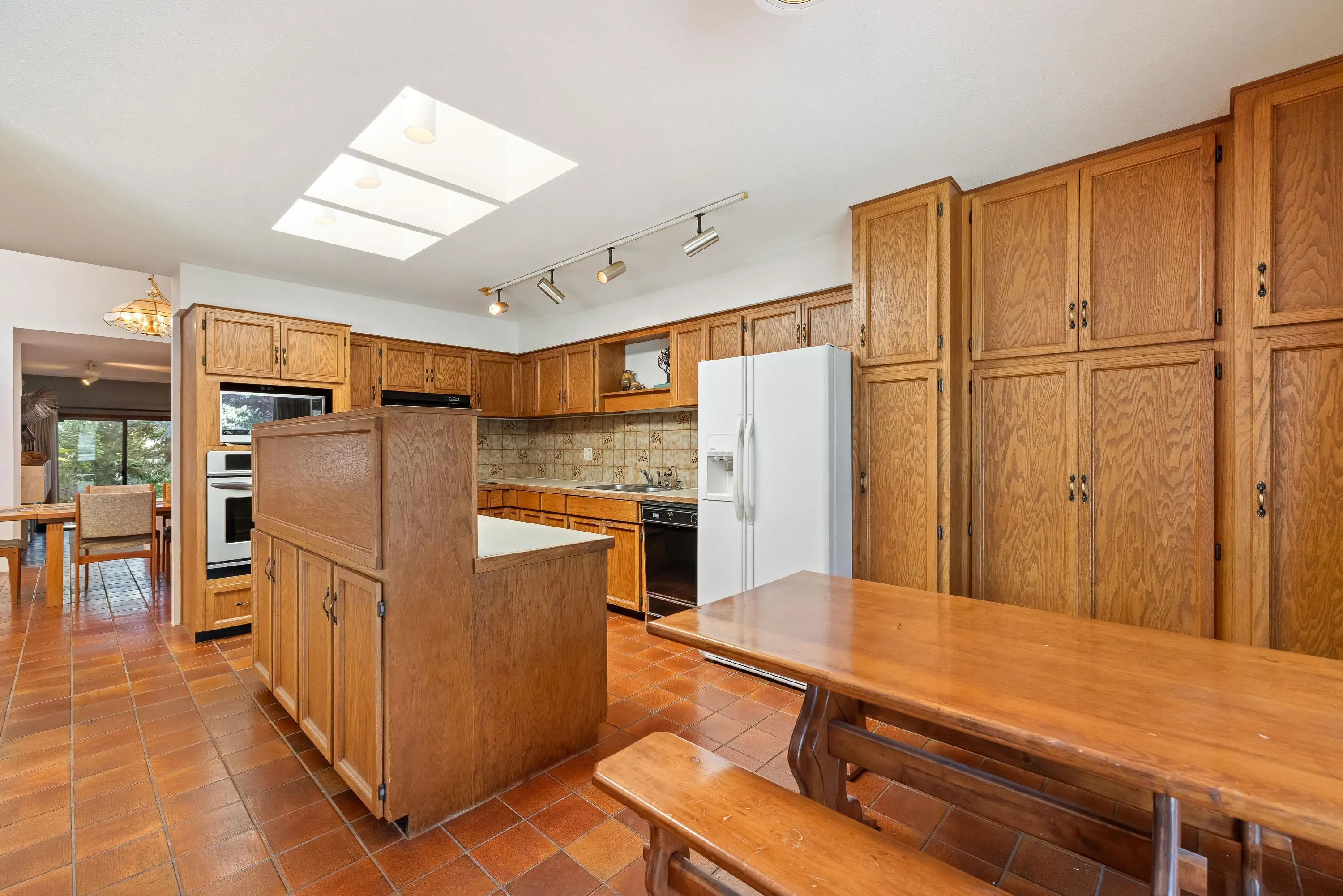 5757 Goldenrod Crescent