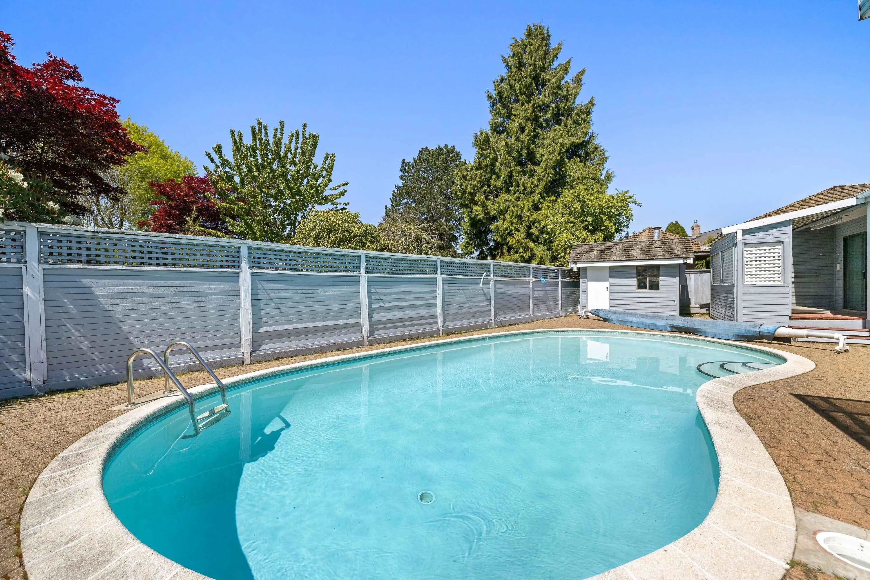 5757 Goldenrod Crescent
