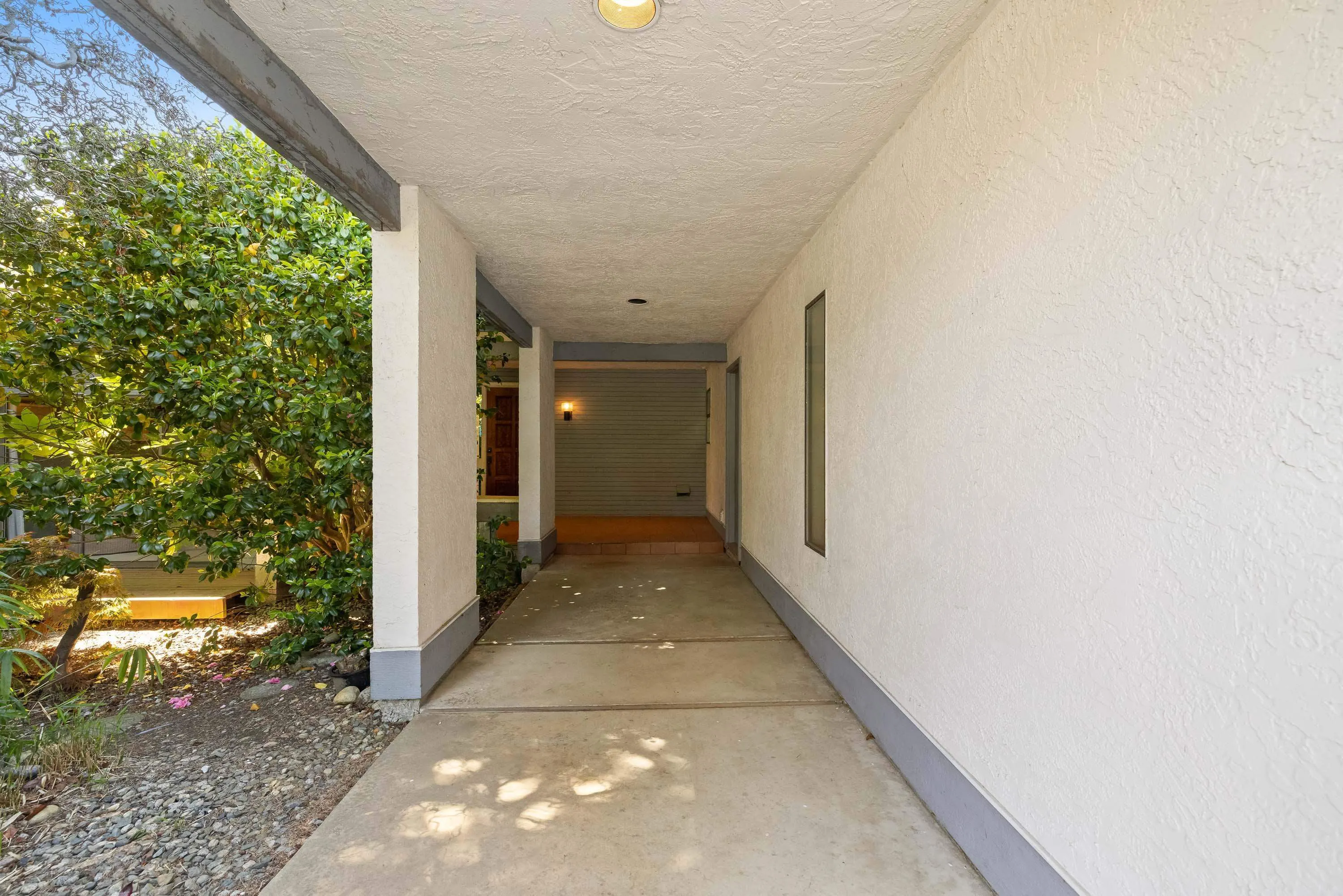 5757 Goldenrod Crescent