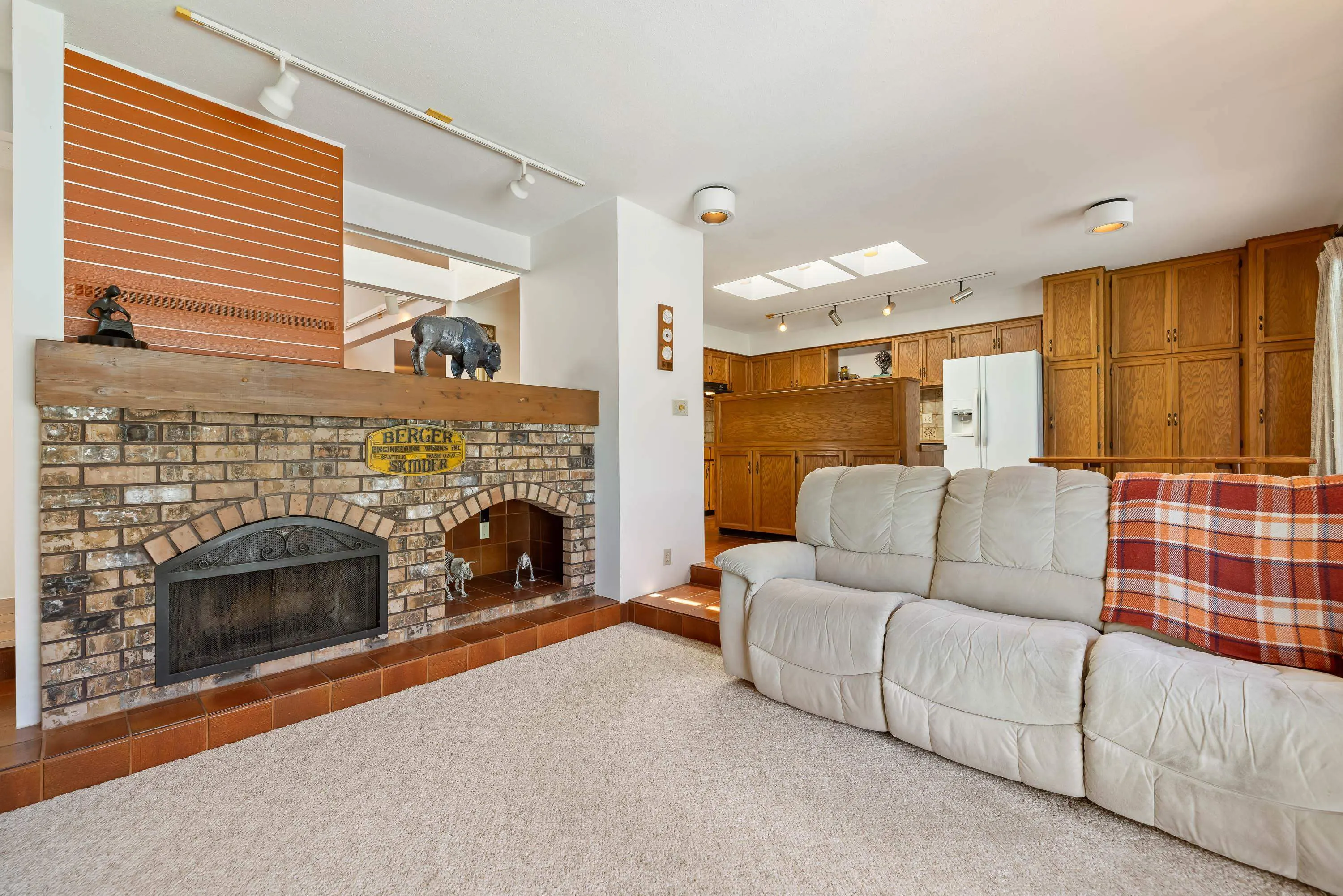 5757 Goldenrod Crescent