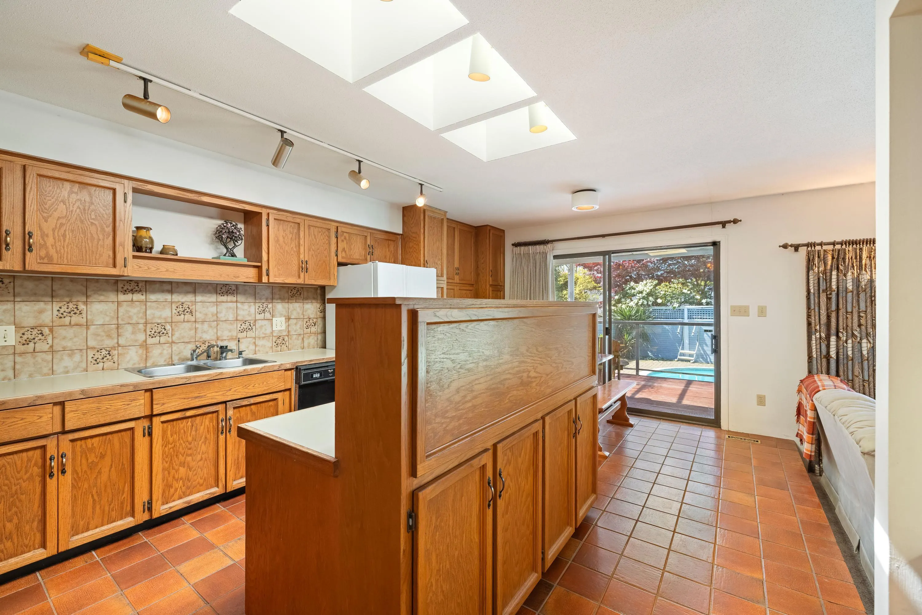 5757 Goldenrod Crescent