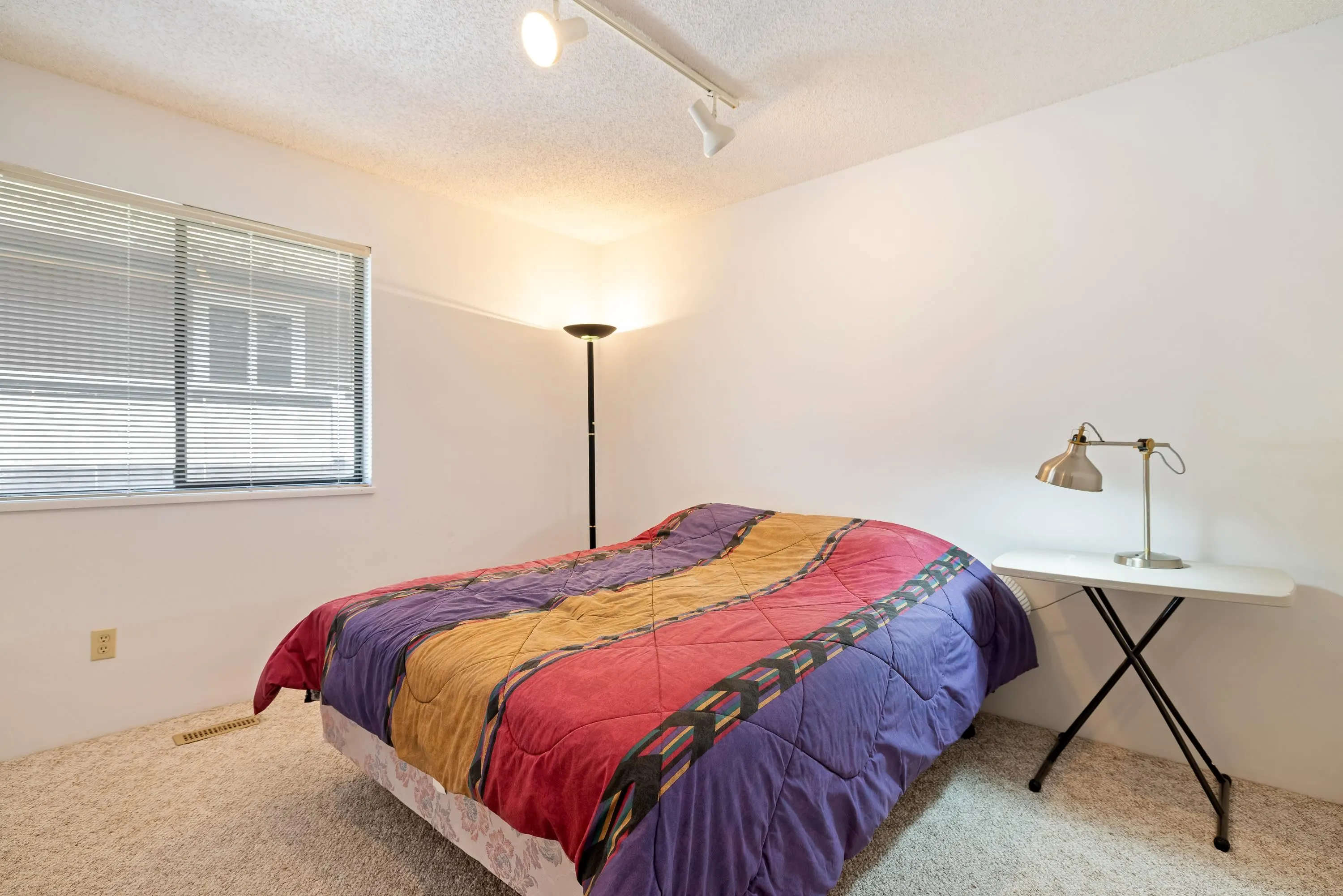 5757 Goldenrod Crescent