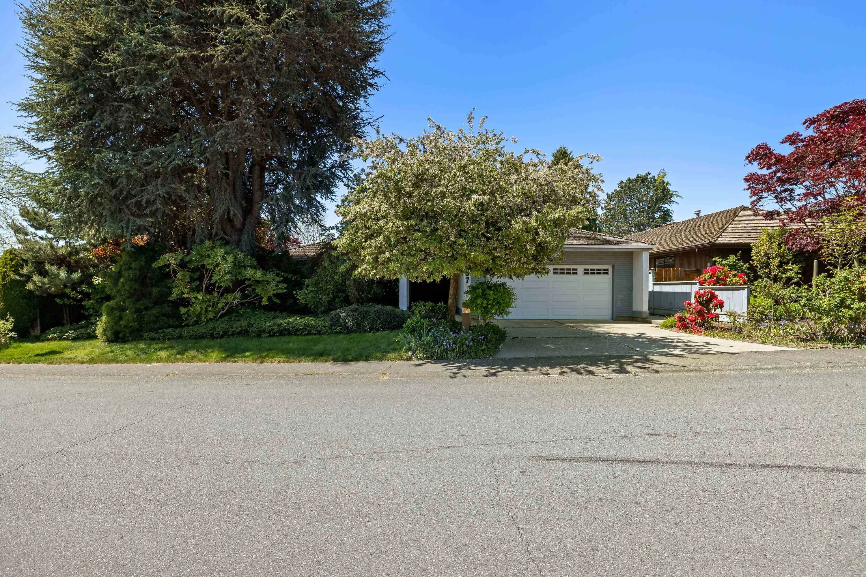 5757 Goldenrod Crescent