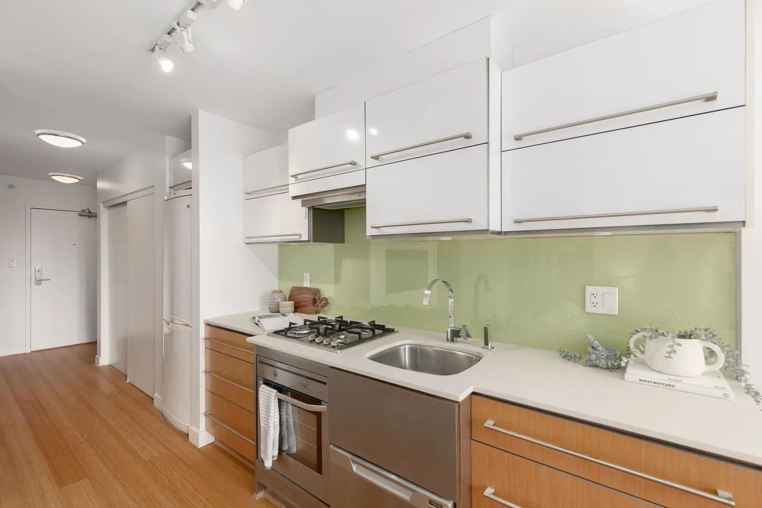 510 718 Main Street