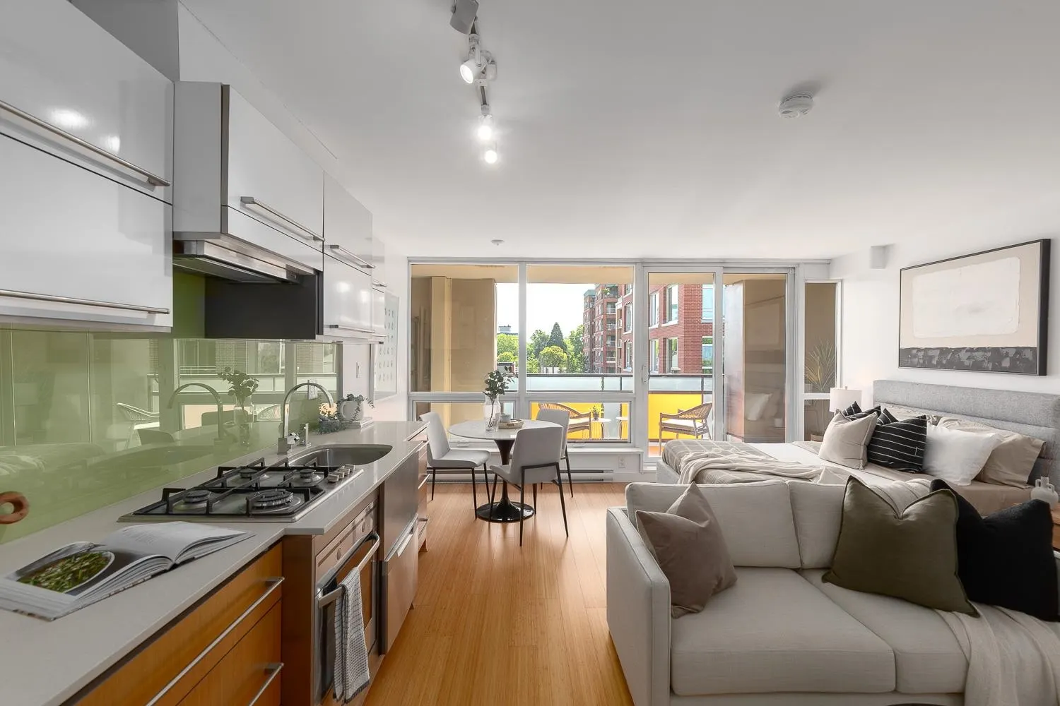 510 718 Main Street
