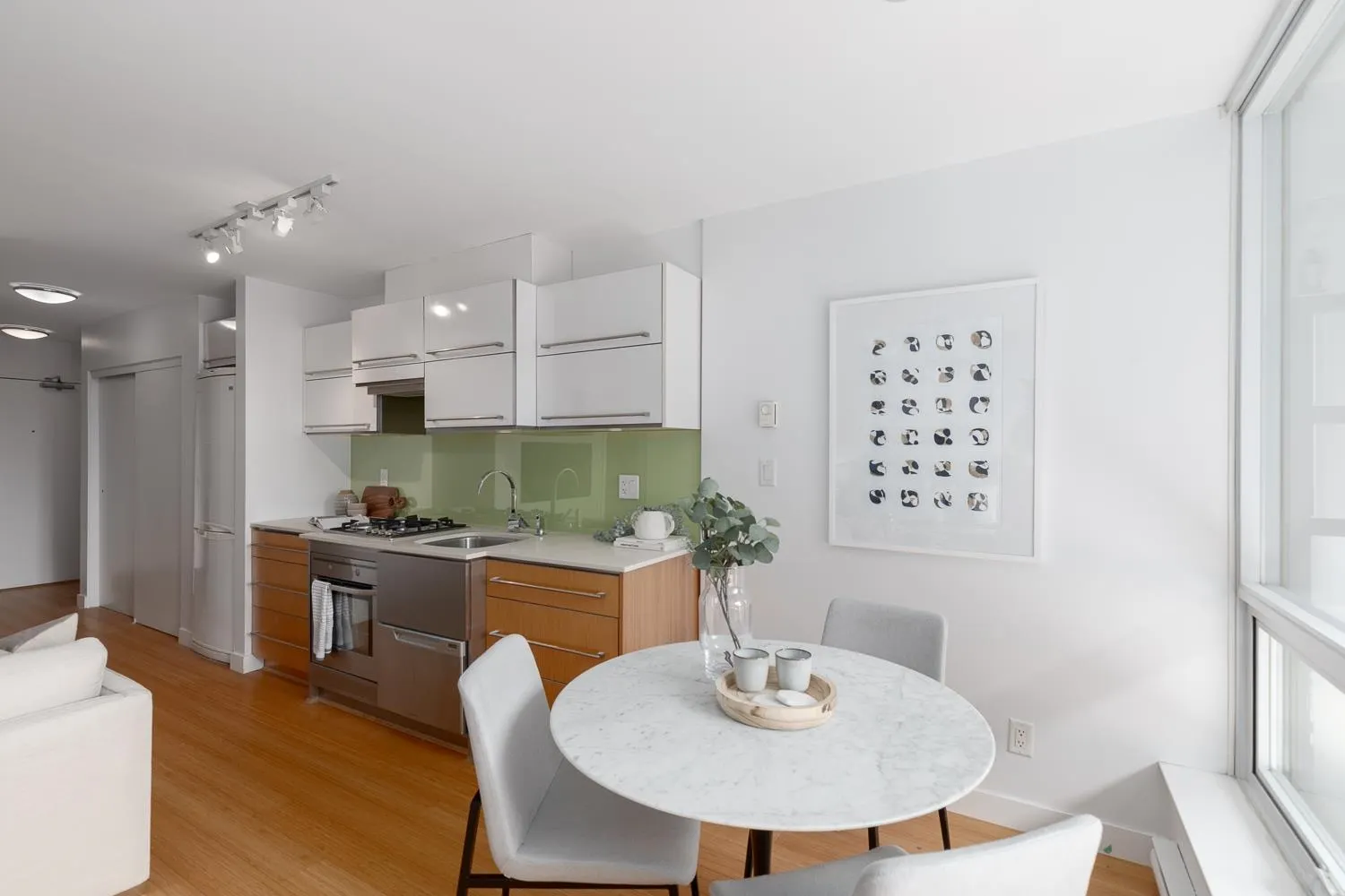 510 718 Main Street