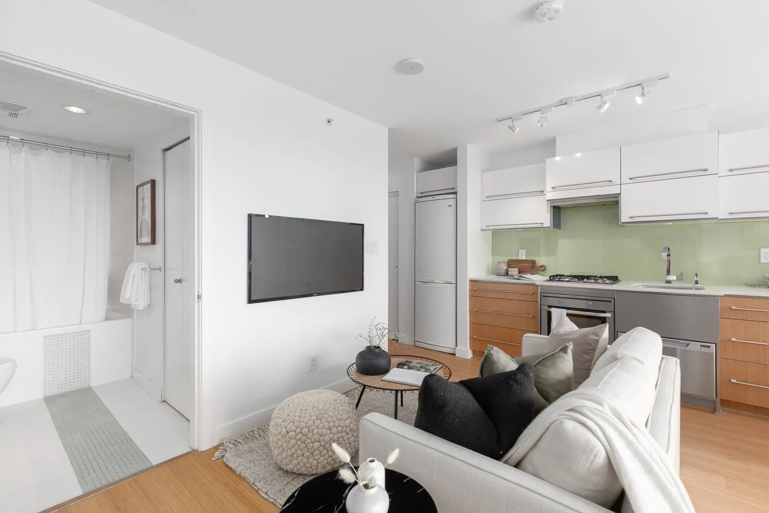 510 718 Main Street