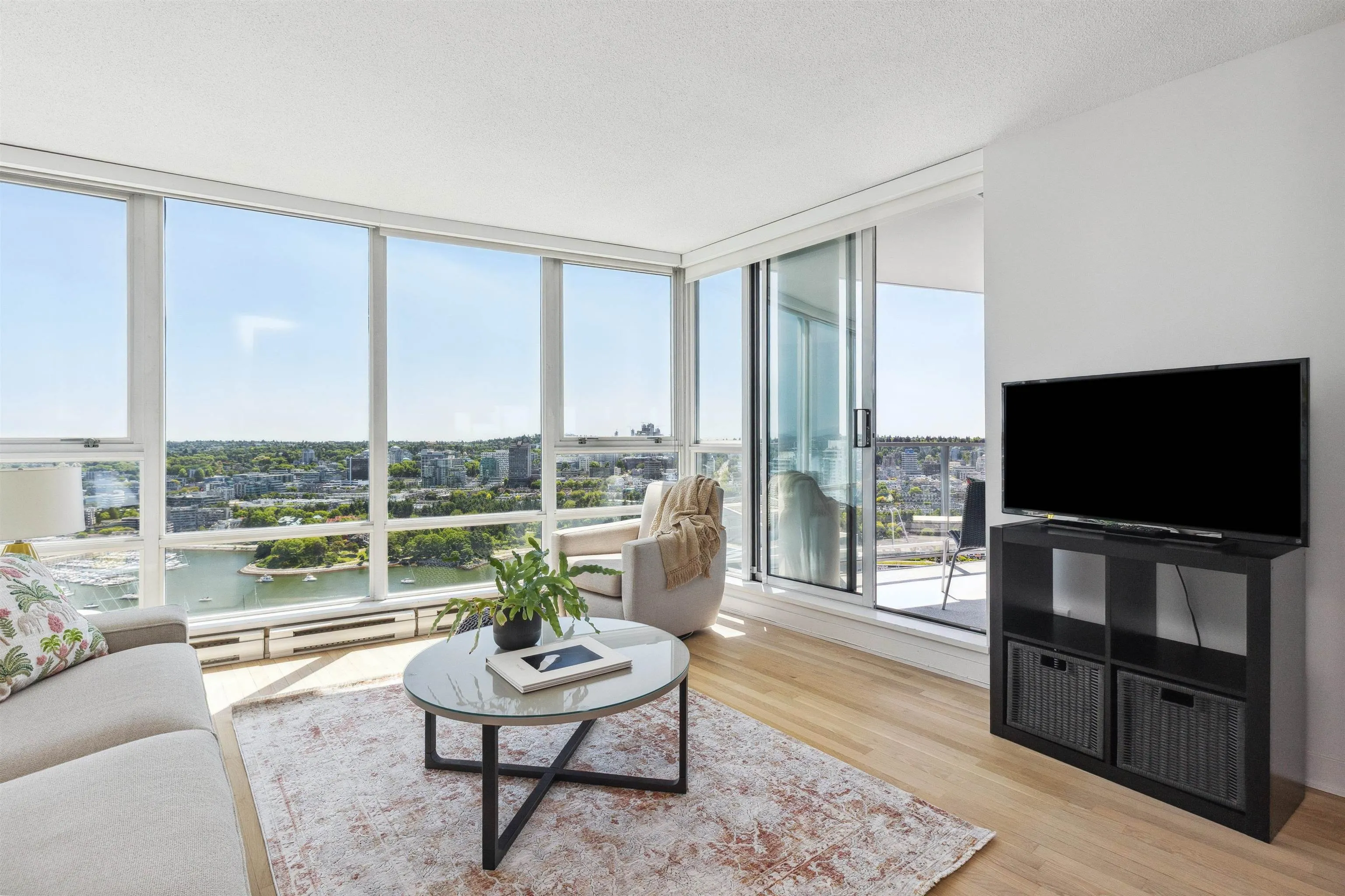 4001 1408 Strathmore Mews