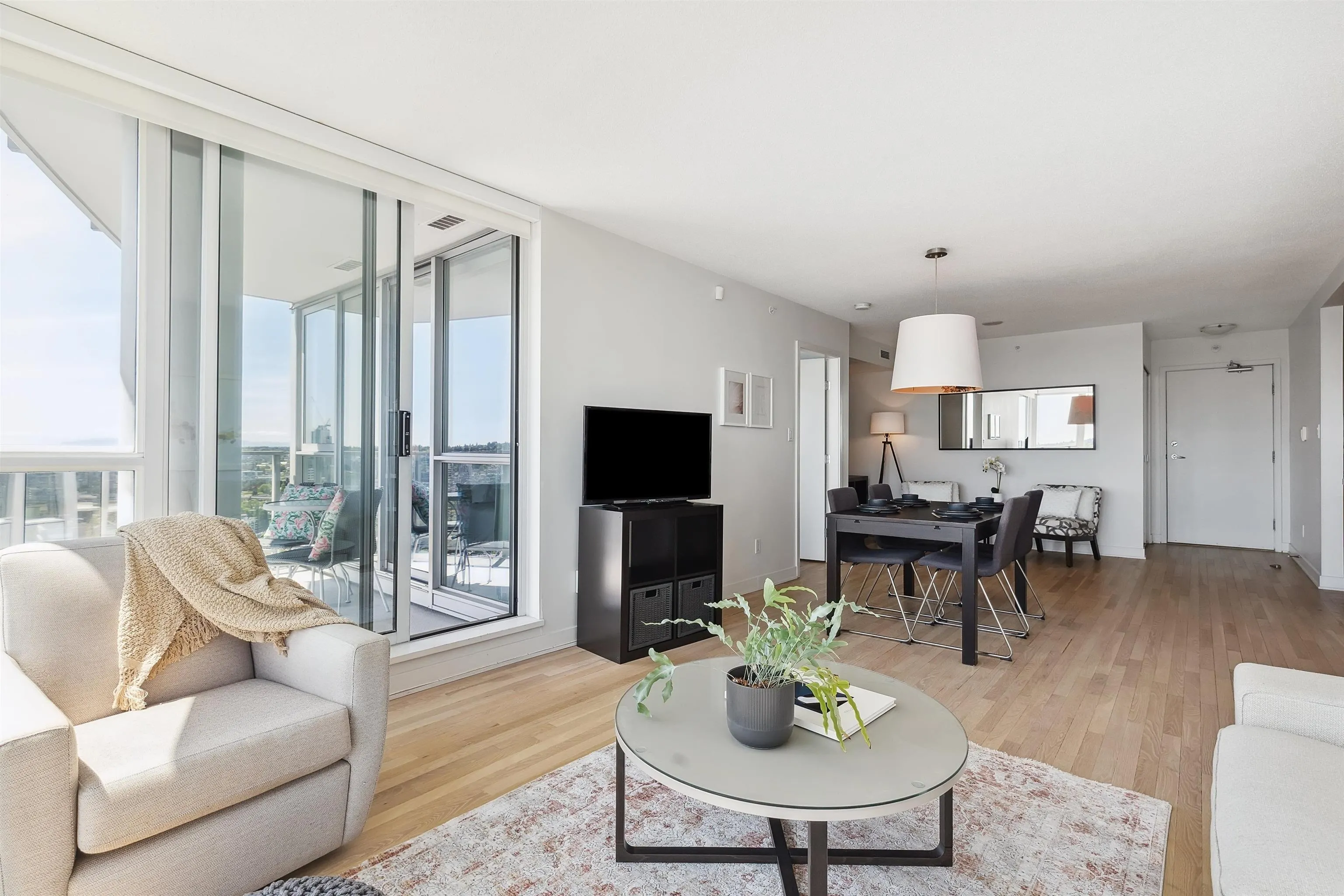 4001 1408 Strathmore Mews