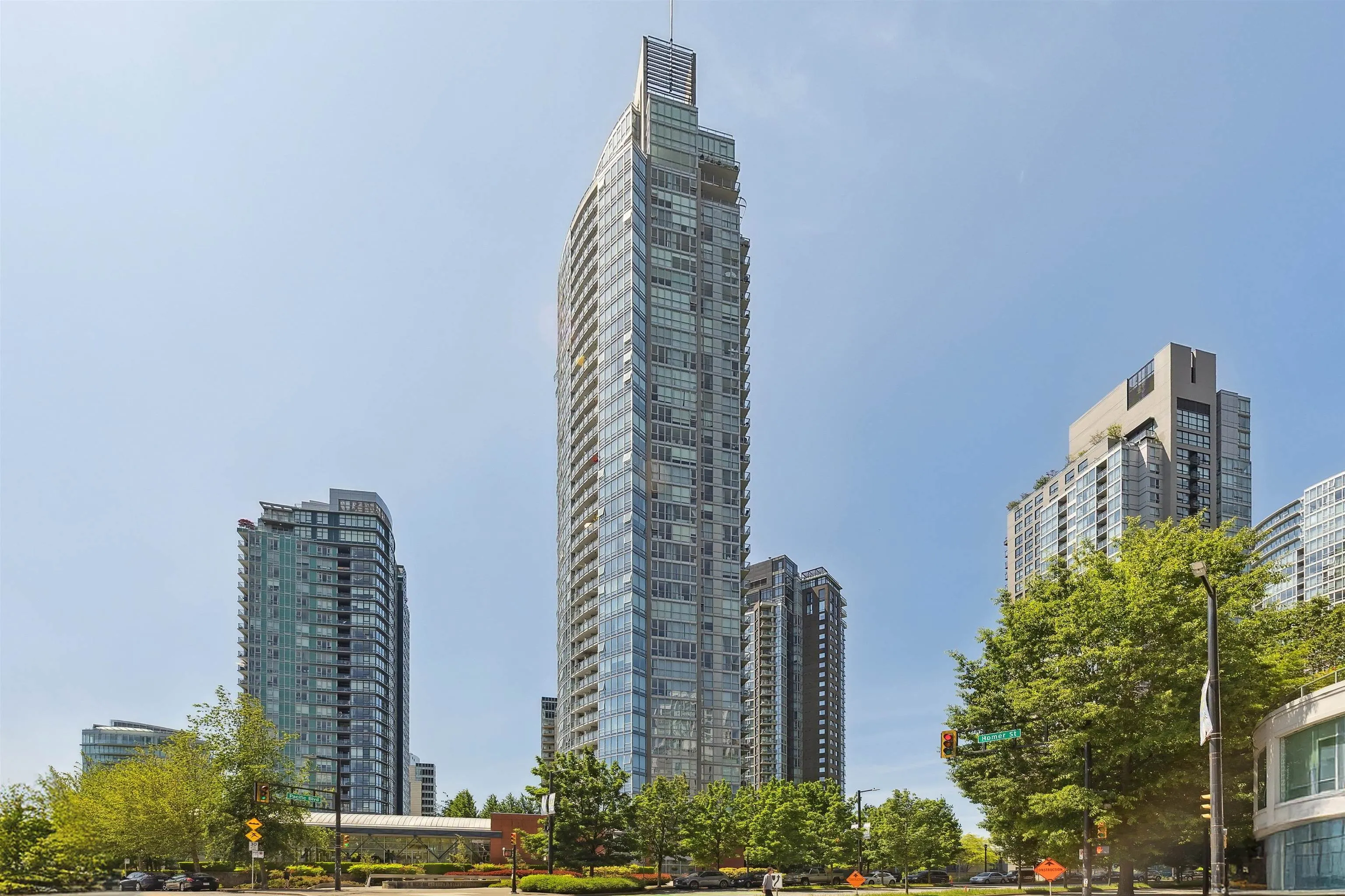 4001 1408 Strathmore Mews